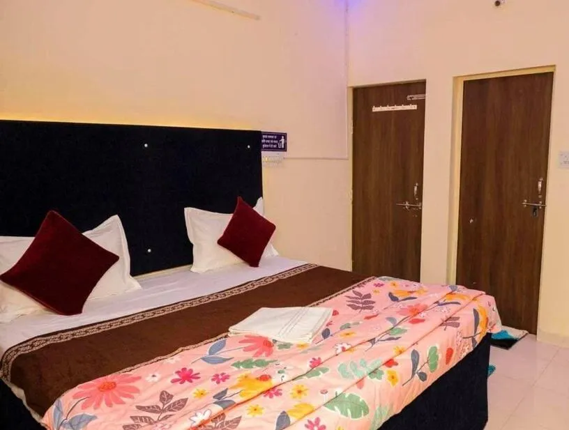 Bedroom in Hotel O POP Hotel Blue Star