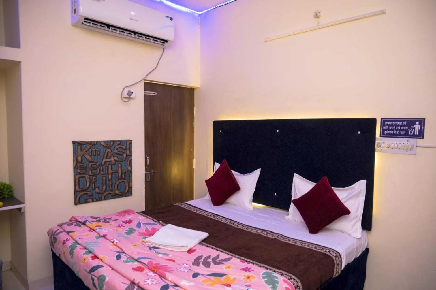 Bedroom in Hotel O POP Hotel Blue Star