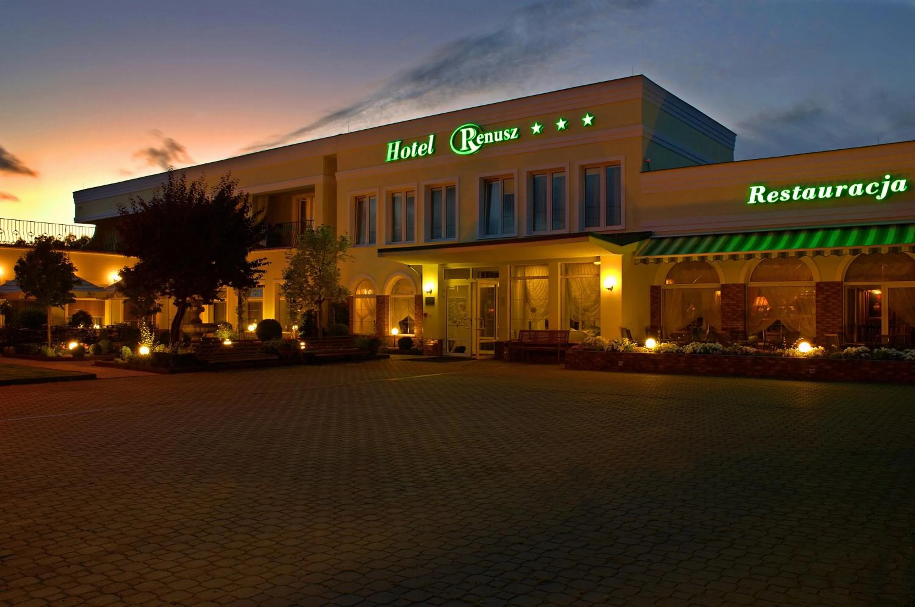 Property building in Hotel Renusz