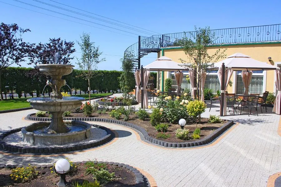 Property building in Hotel Renusz