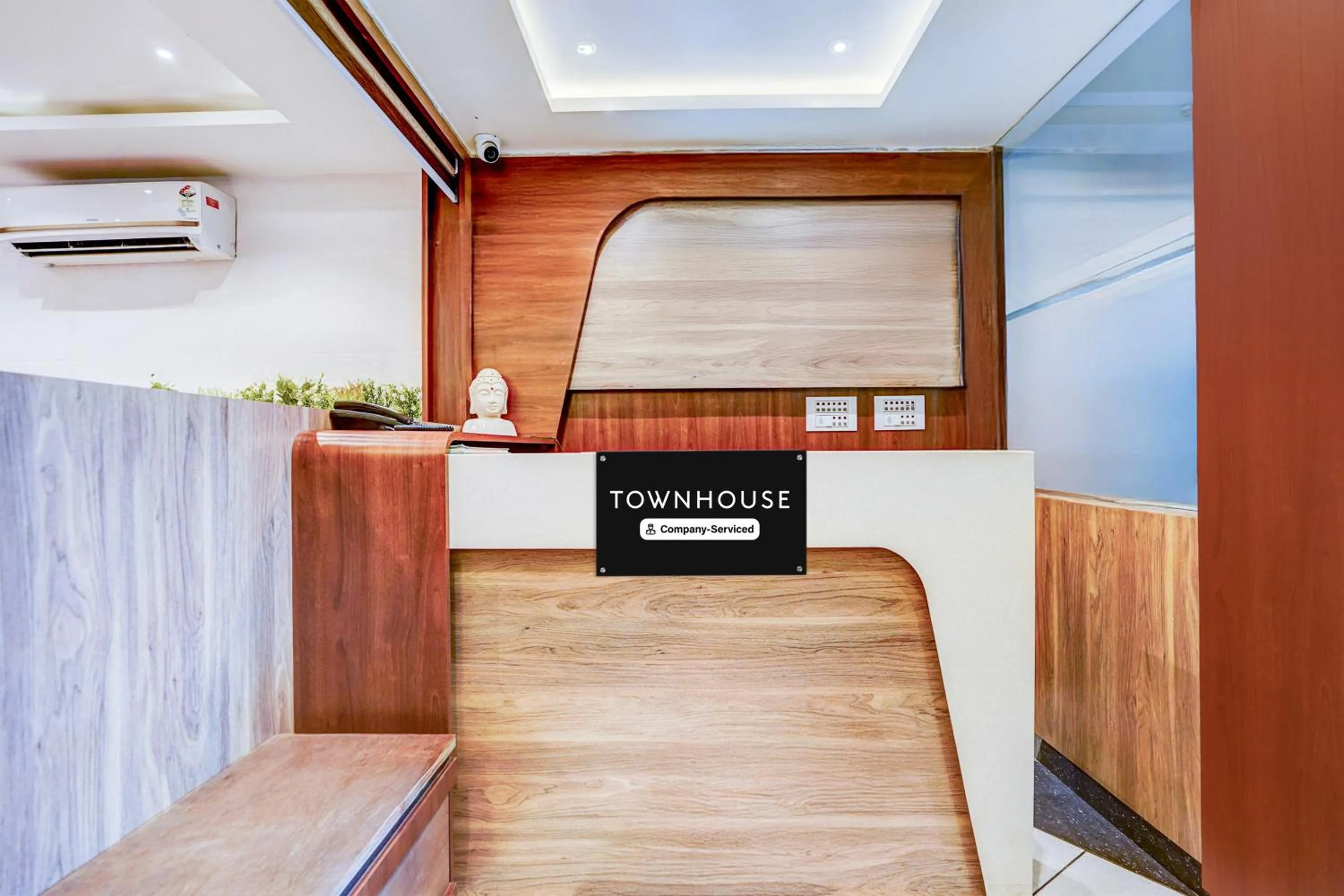 Lobby or reception in Super Townhouse Zero Mile Gandhi Setu Formerly Classic Court