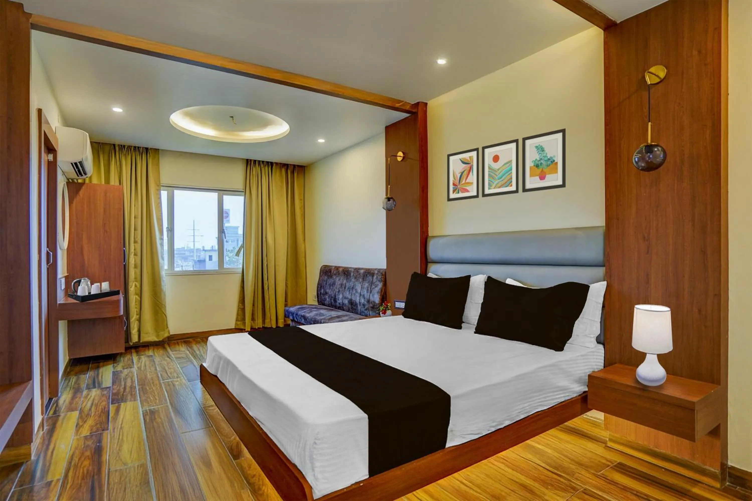 Bedroom, Bed in Super Townhouse Zero Mile Gandhi Setu Formerly Classic Court