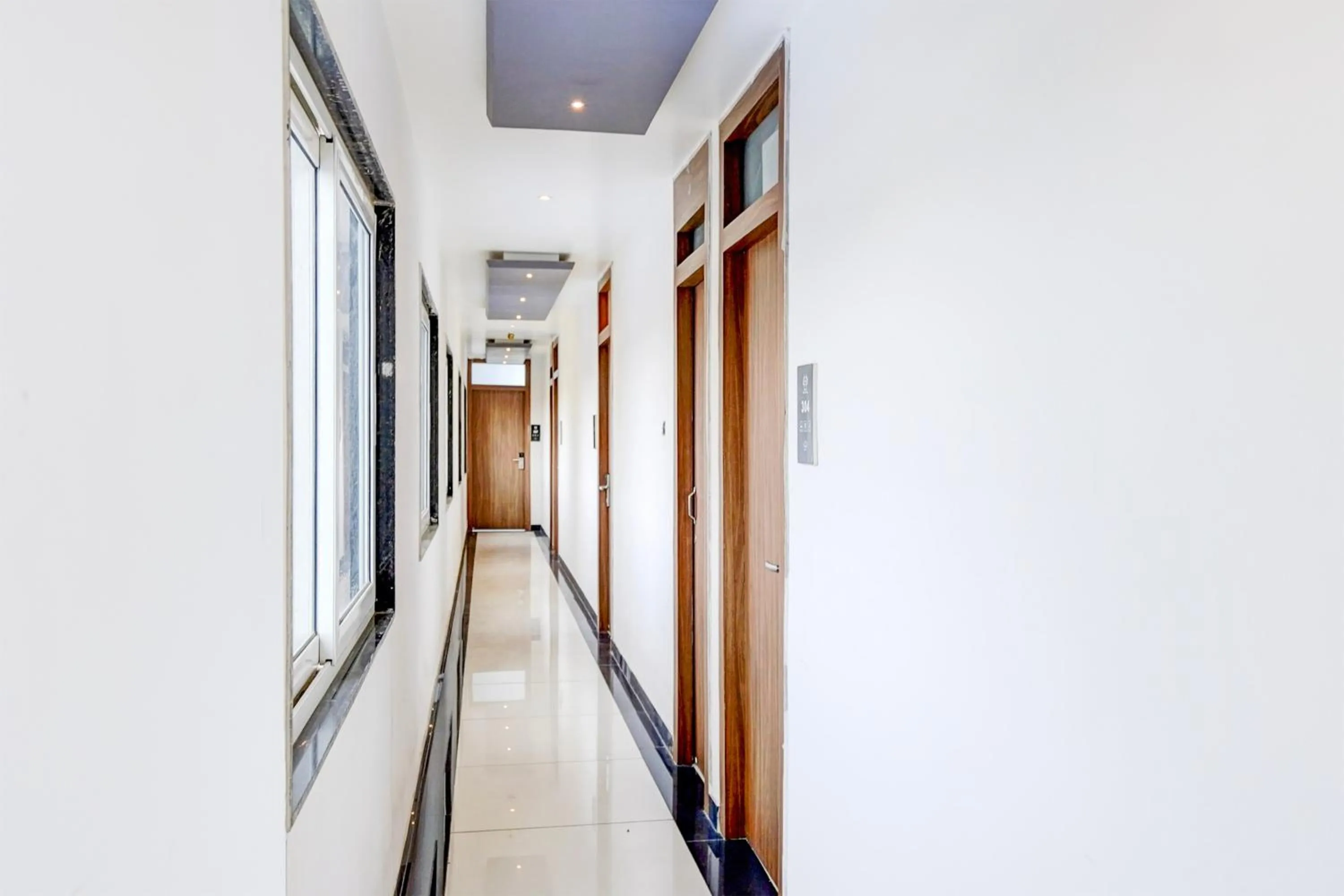 Lobby or reception in Super Townhouse Zero Mile Gandhi Setu Formerly Classic Court