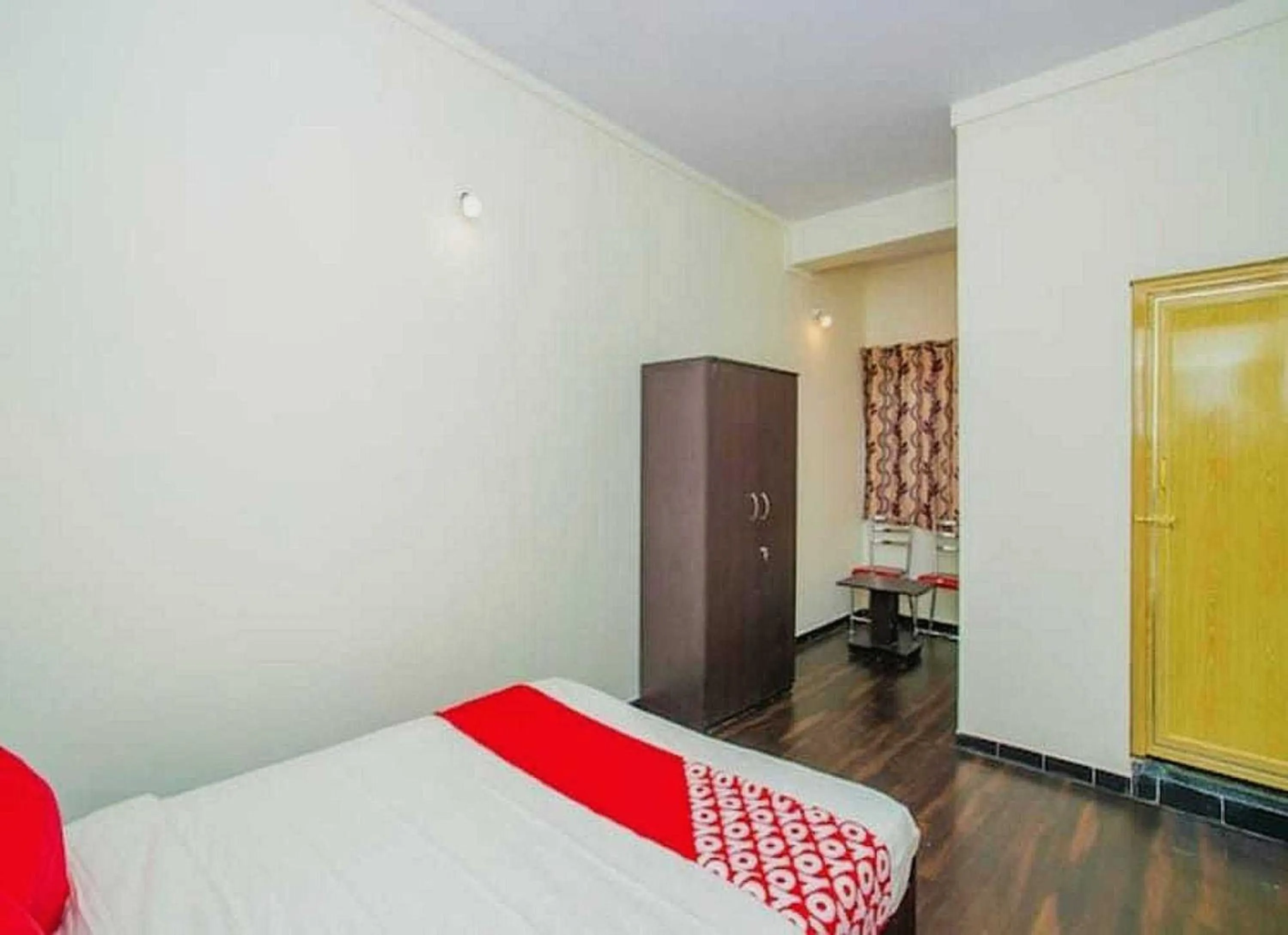 Bedroom in SPOT ON Happy Stay Near Sri Amruth Chithra Mandira