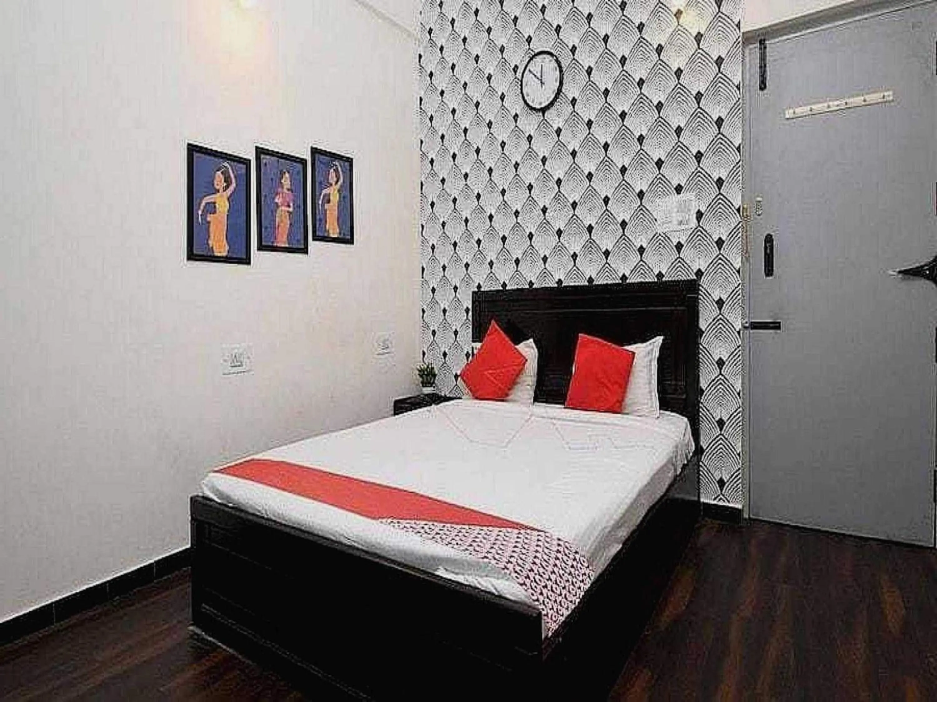 Bedroom in SPOT ON Happy Stay Near Sri Amruth Chithra Mandira