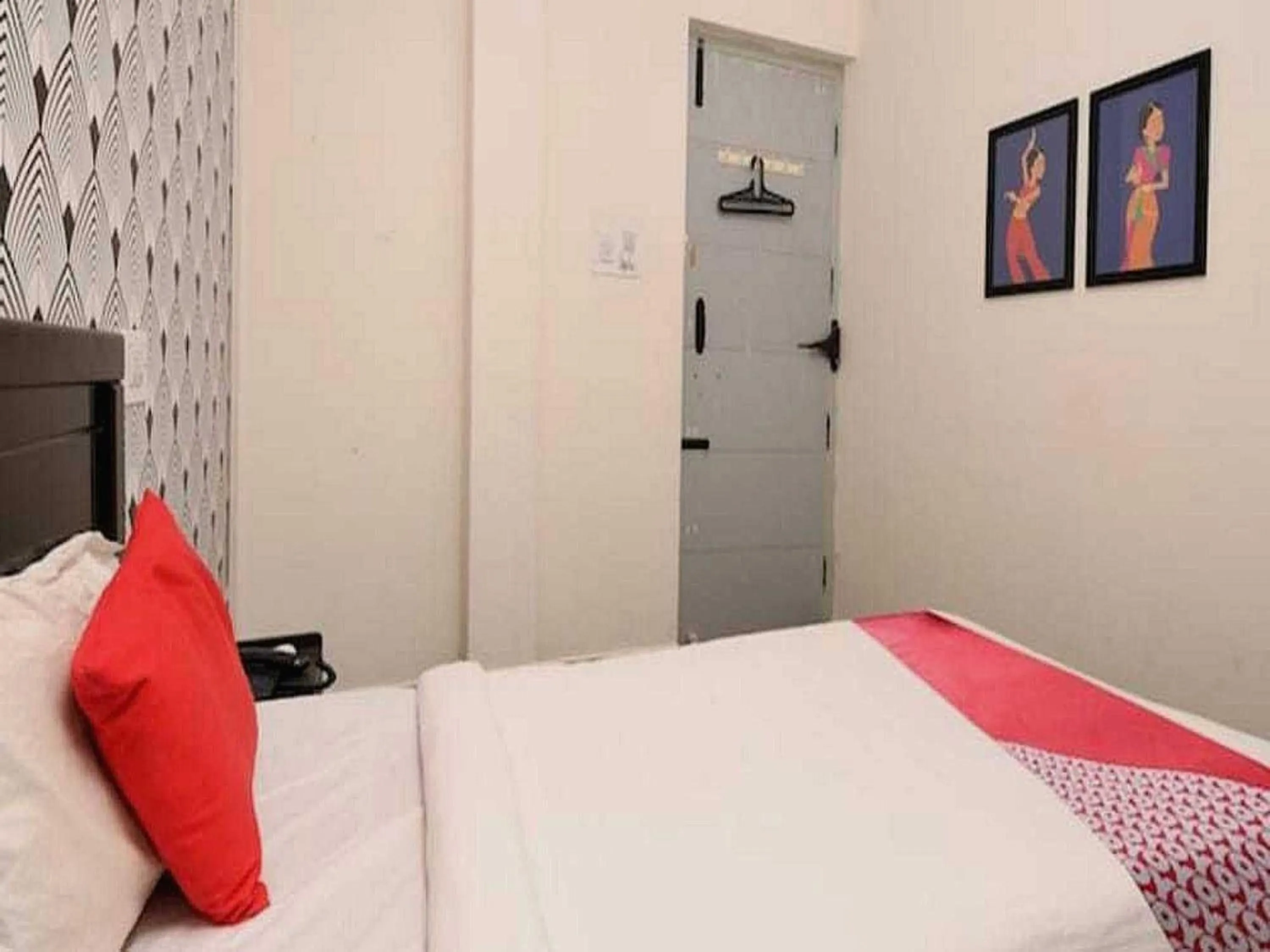 Bedroom in SPOT ON Happy Stay Near Sri Amruth Chithra Mandira