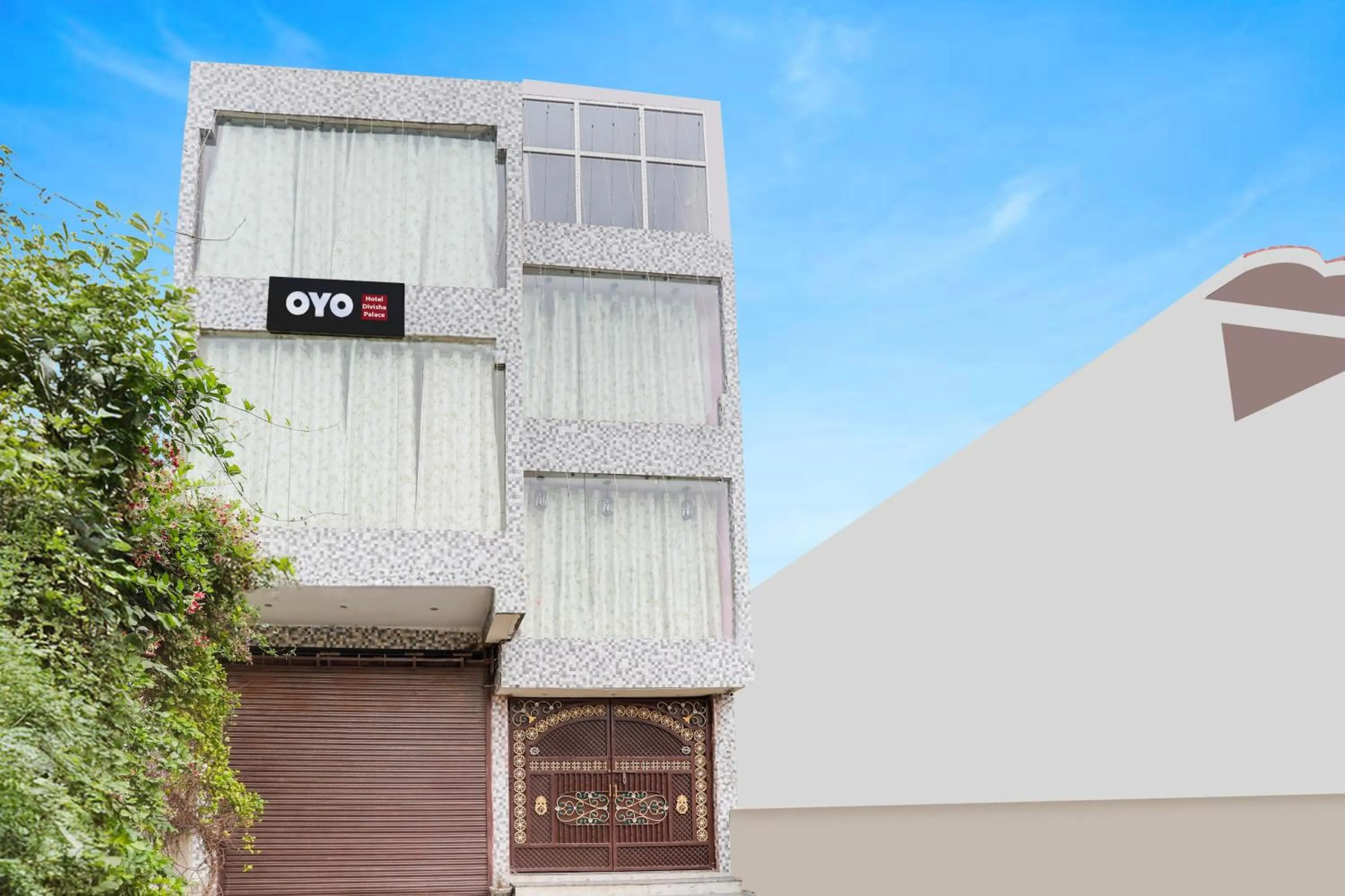 Facade/entrance in Hotel O Divisha palace