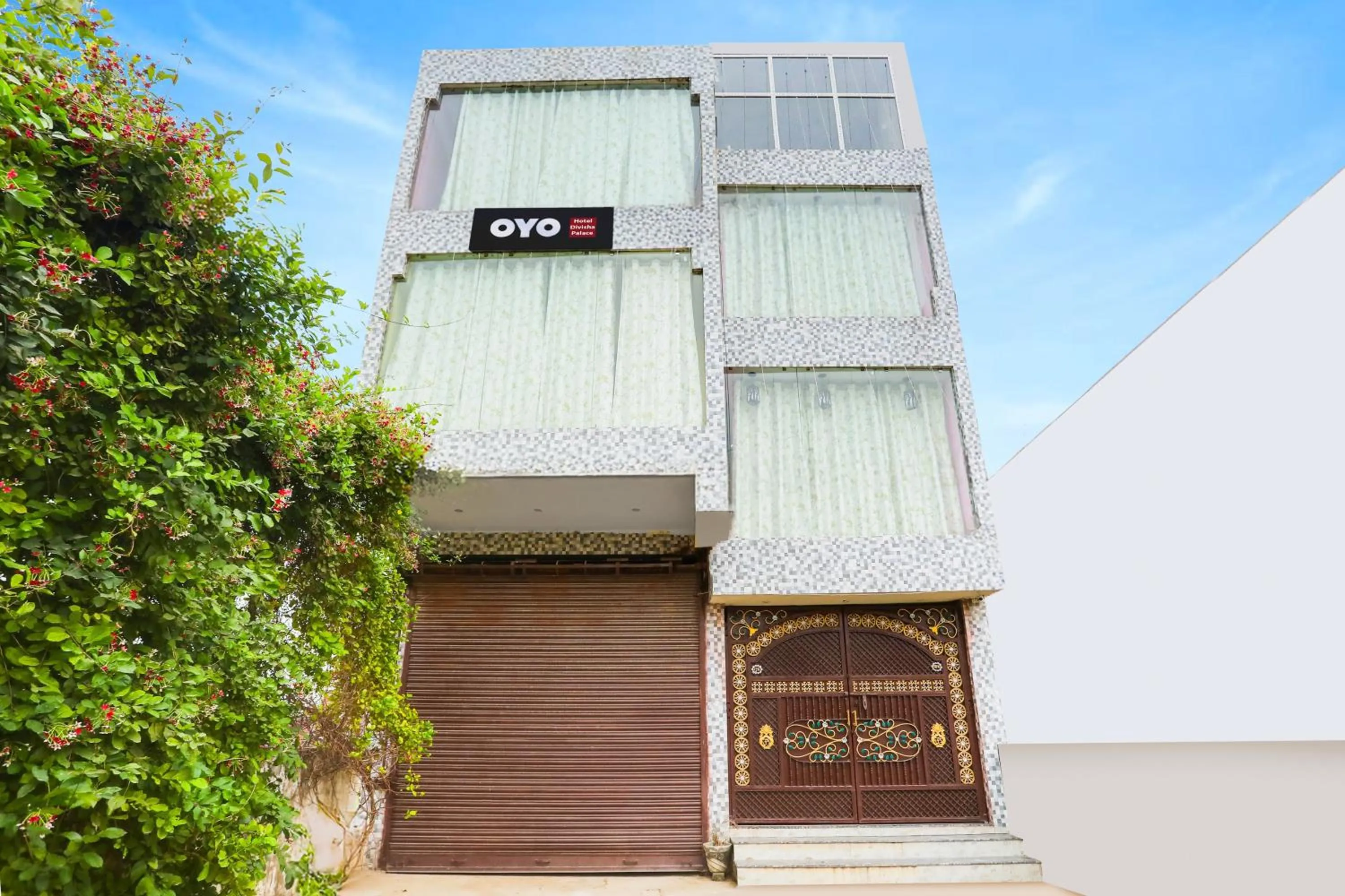 Facade/entrance in Hotel O Divisha palace