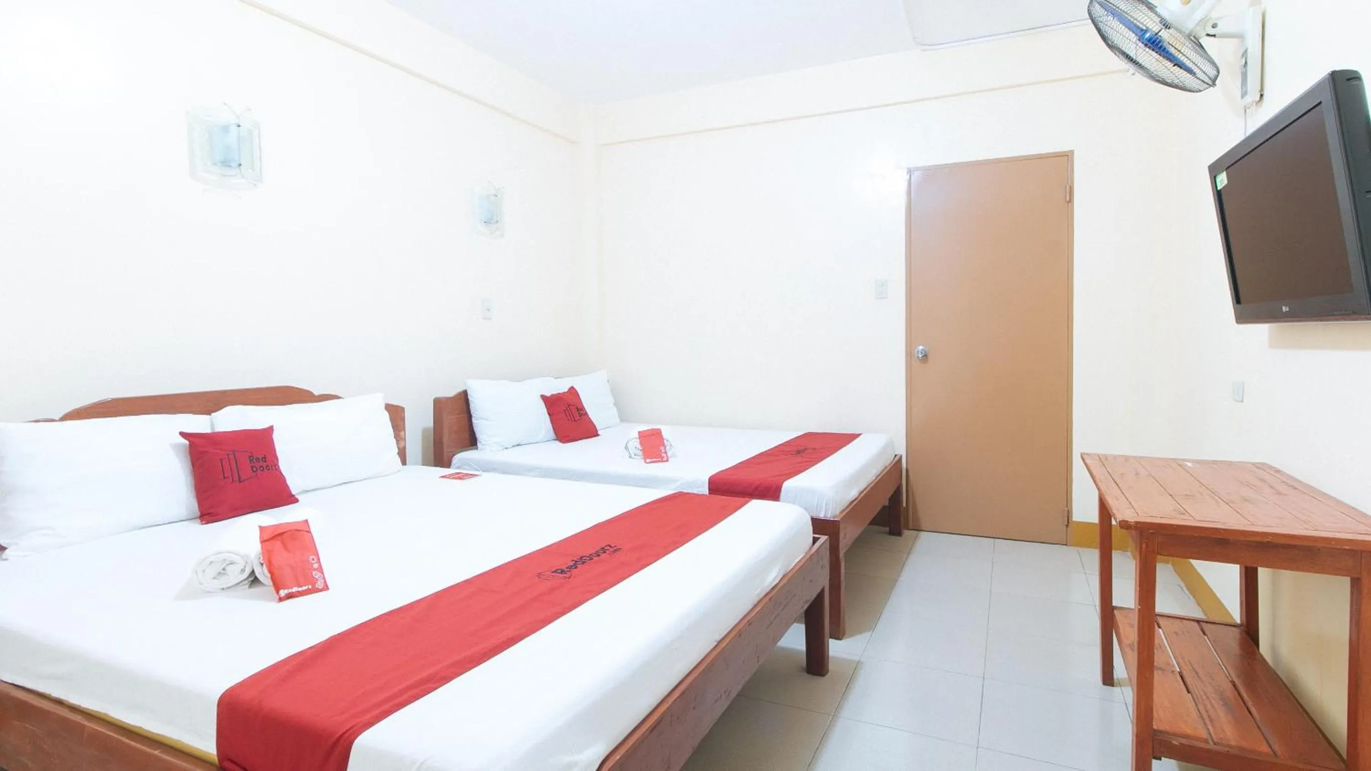 Bed in RedDoorz @ Golden Park Inn La Union