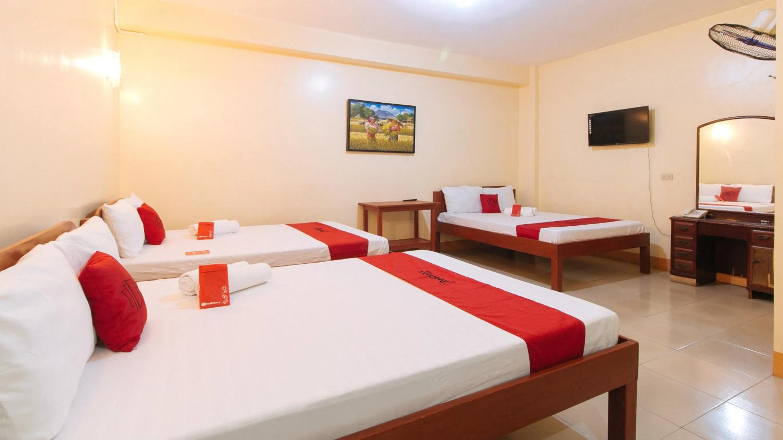 Bed in RedDoorz @ Golden Park Inn La Union