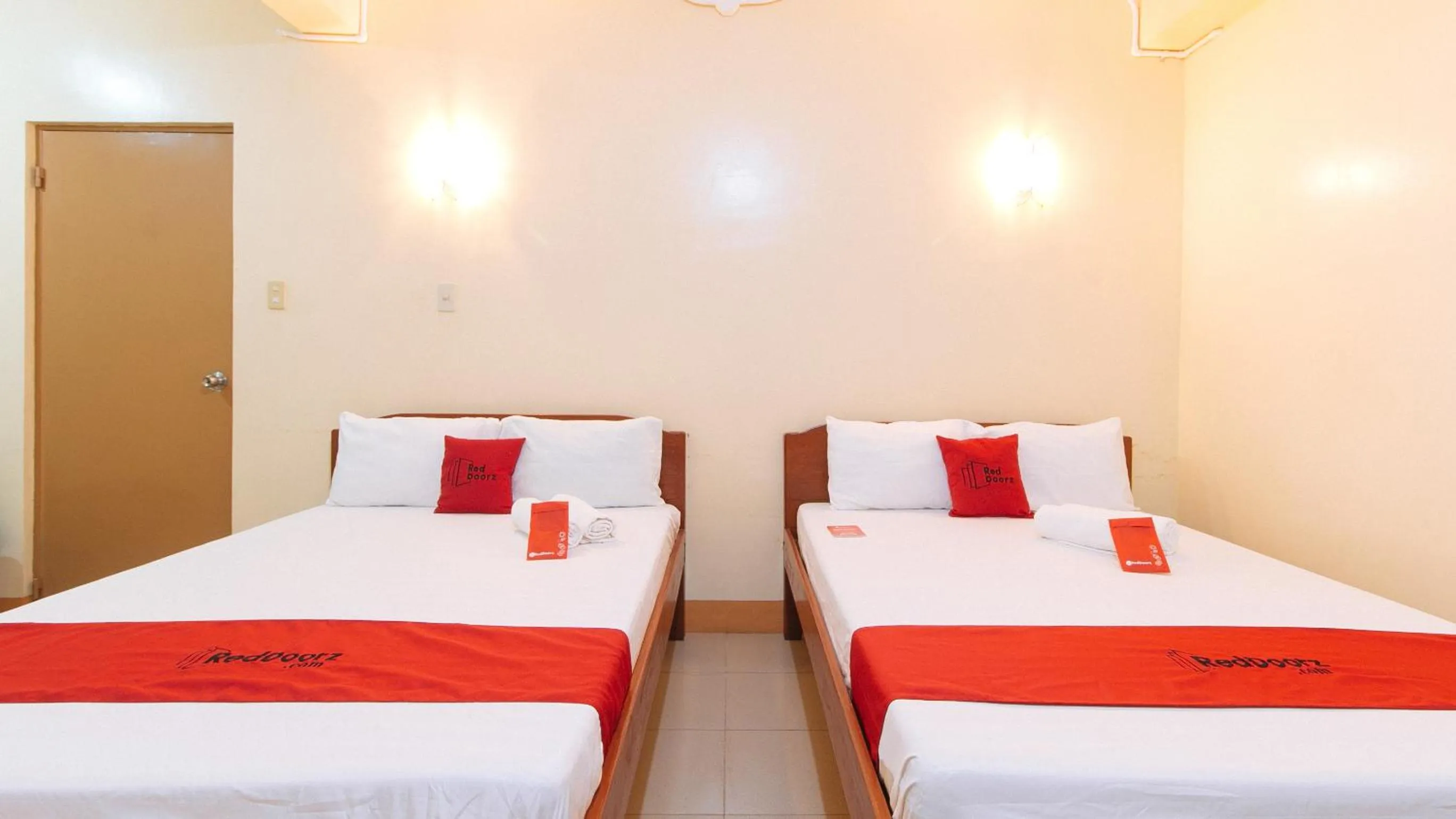 Photo of the whole room, Bed in RedDoorz @ Golden Park Inn La Union