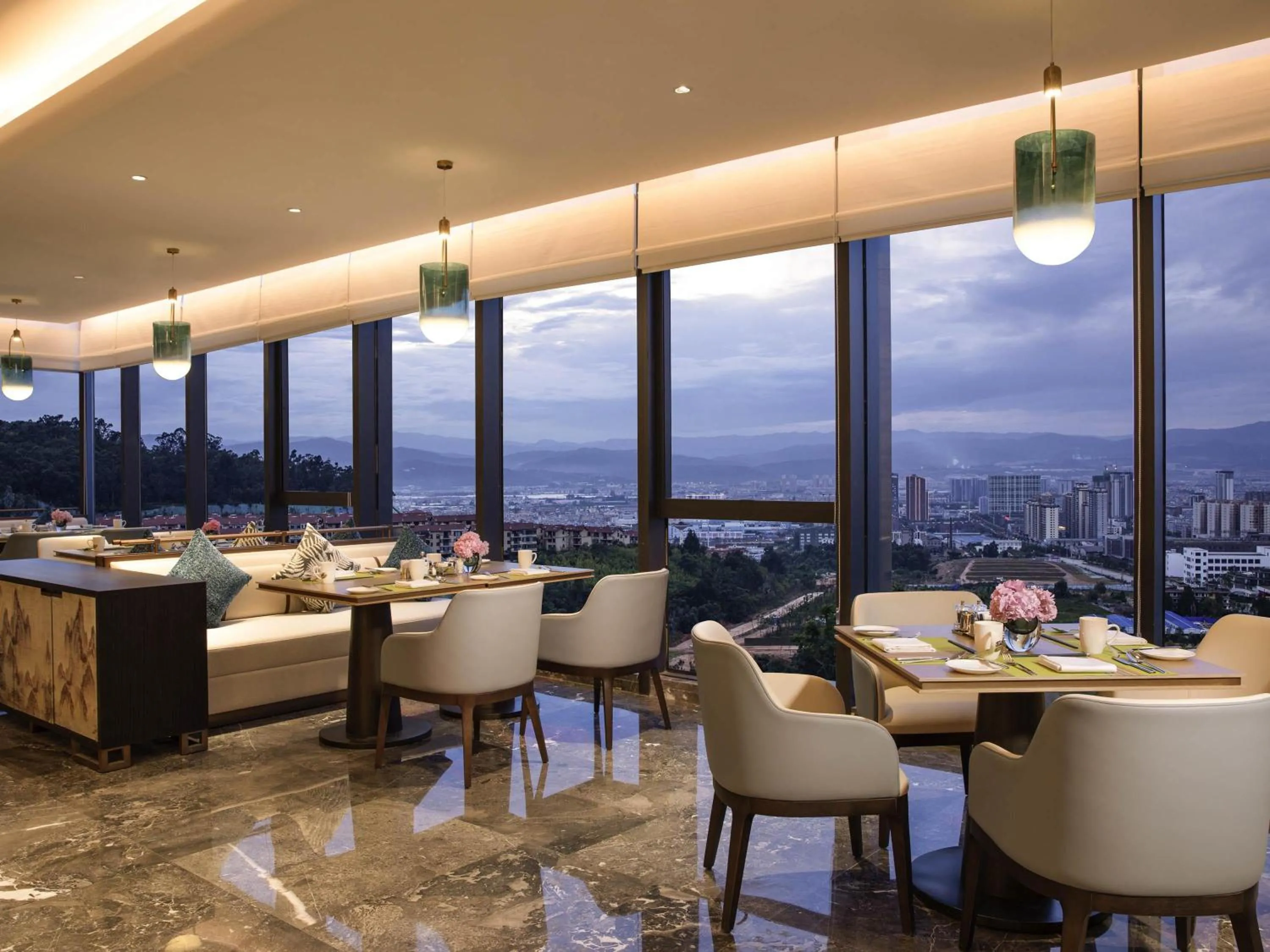 Restaurant/places to eat in Pullman Yuxi