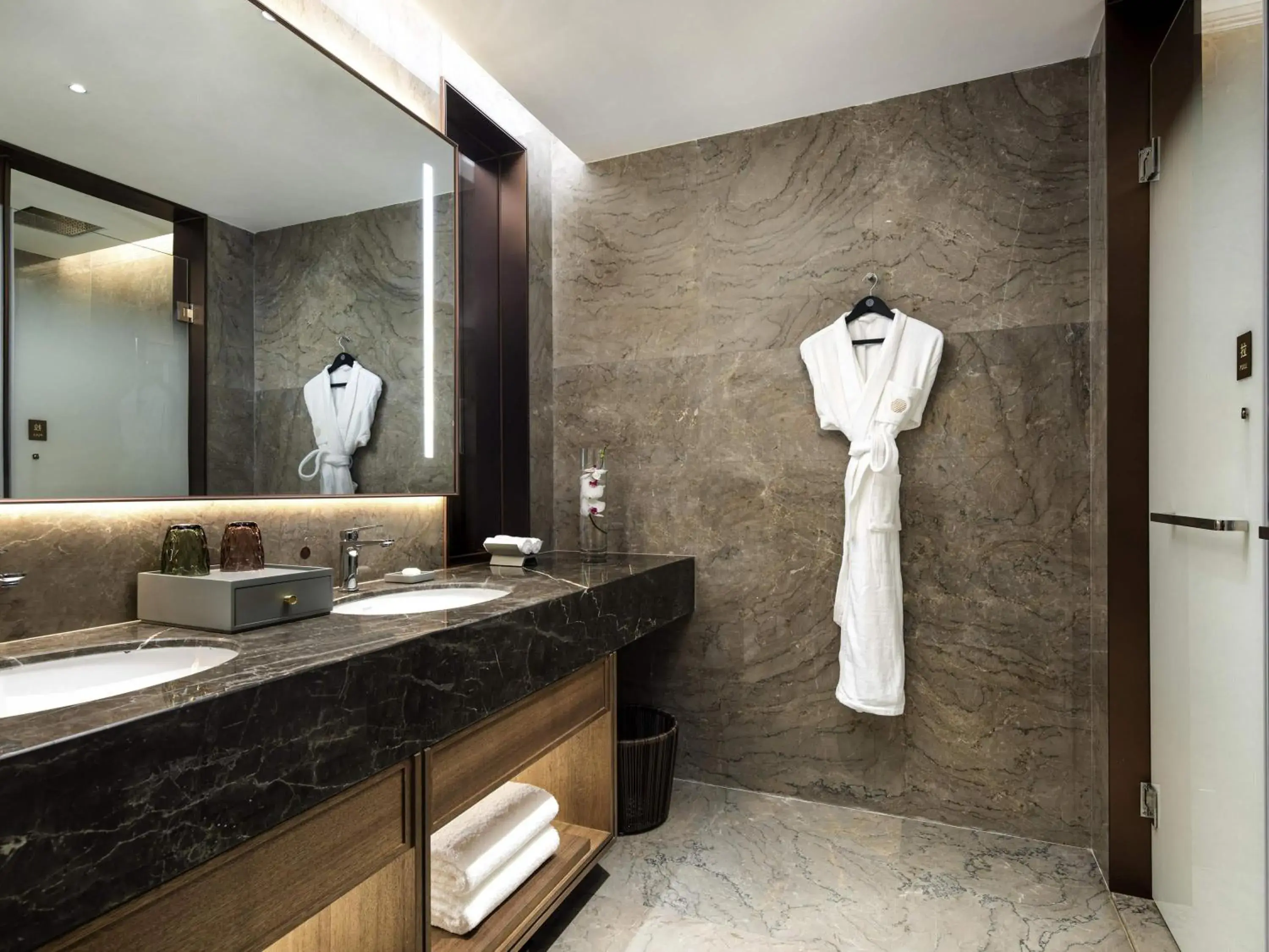 Superior Twin Room with Garden View in Pullman Yuxi Superior Twin Room with Garden View in Pullman Yuxi