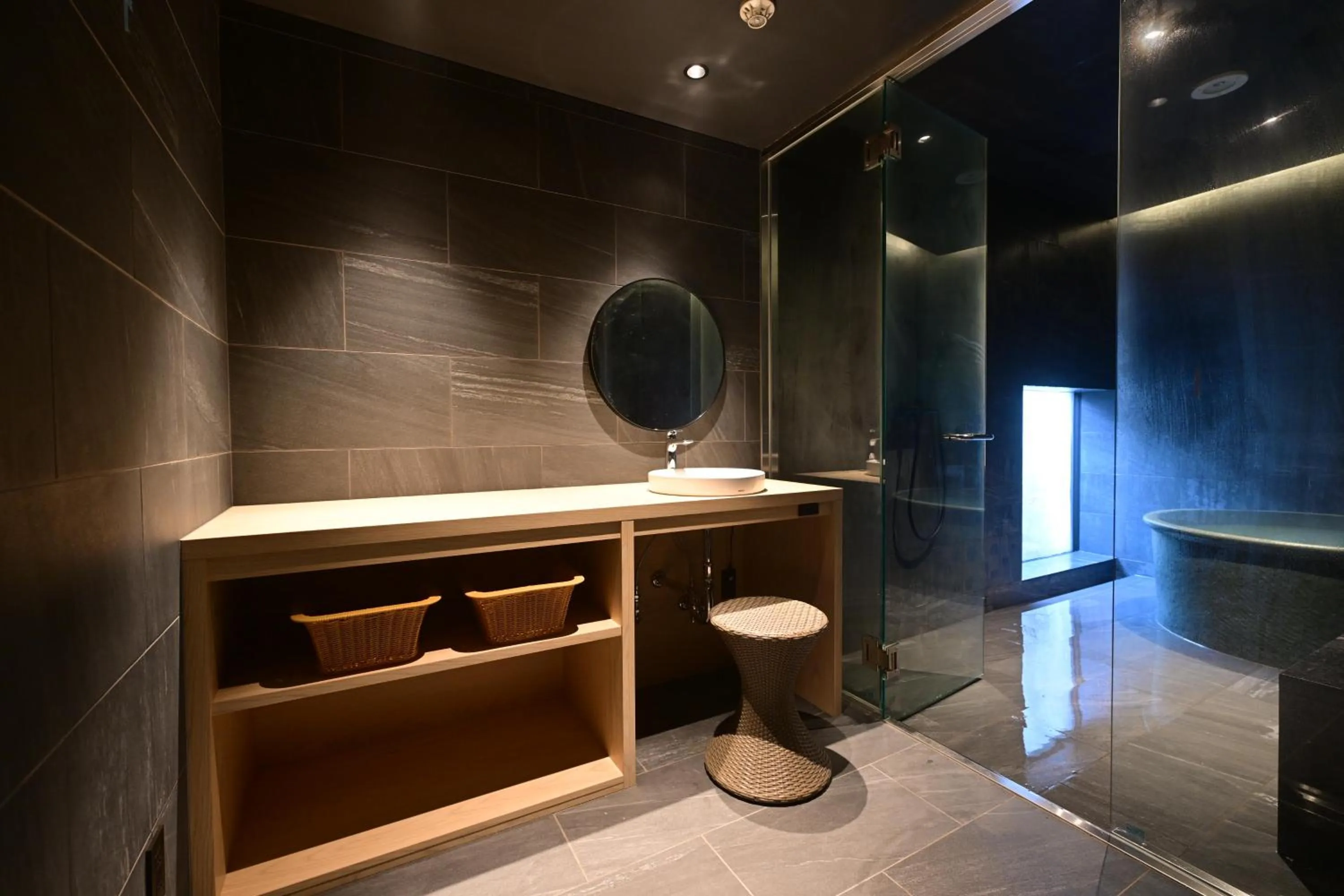 Hot Spring Bath in Urakusatsu TOU