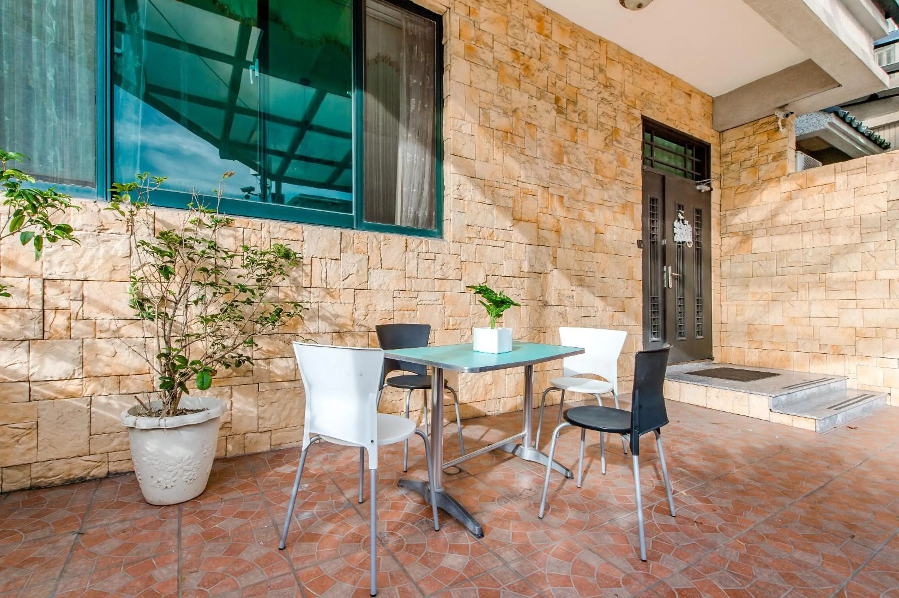 Patio in Travel Road WuWu