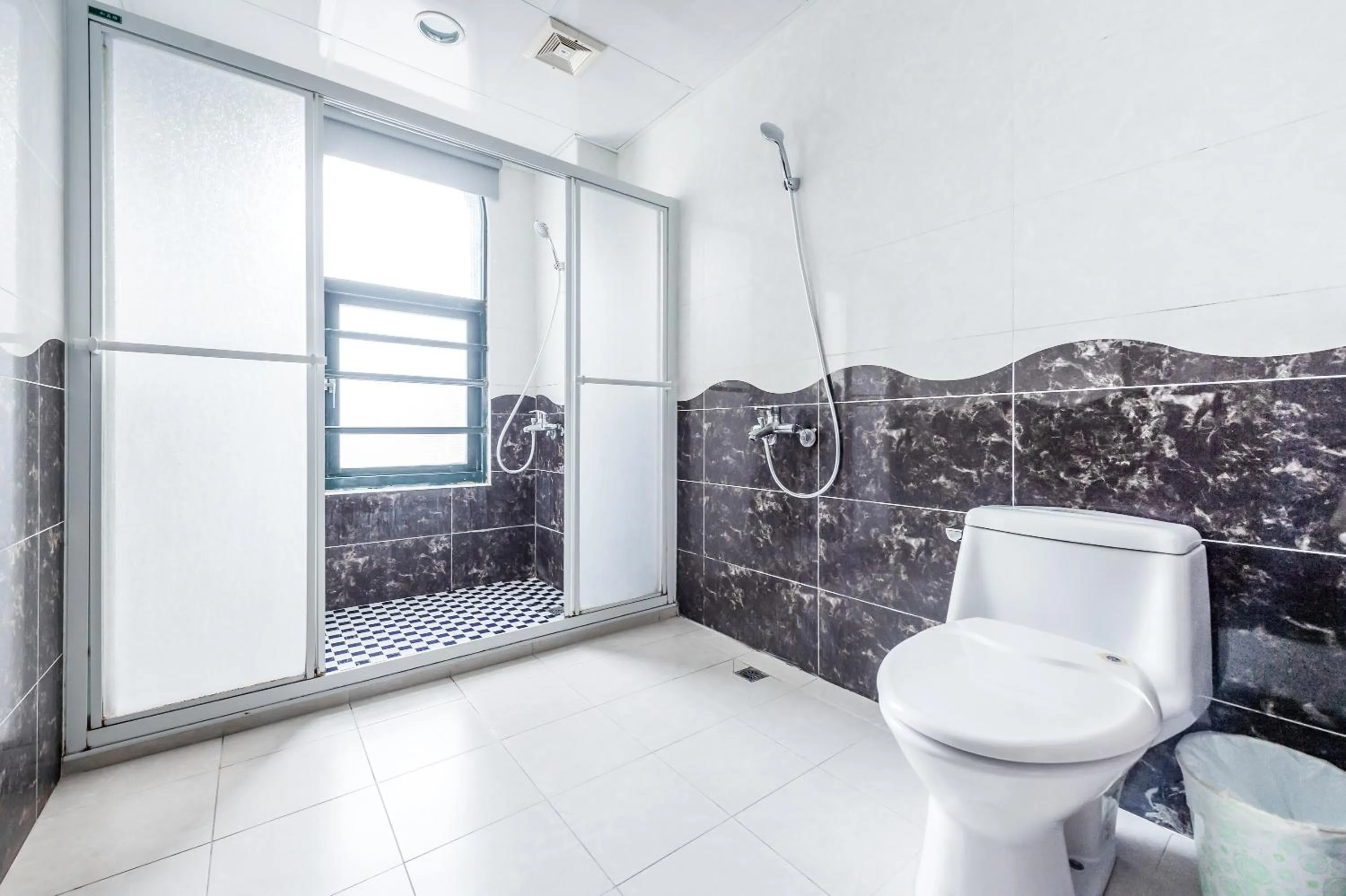 Bathroom in Travel Road WuWu