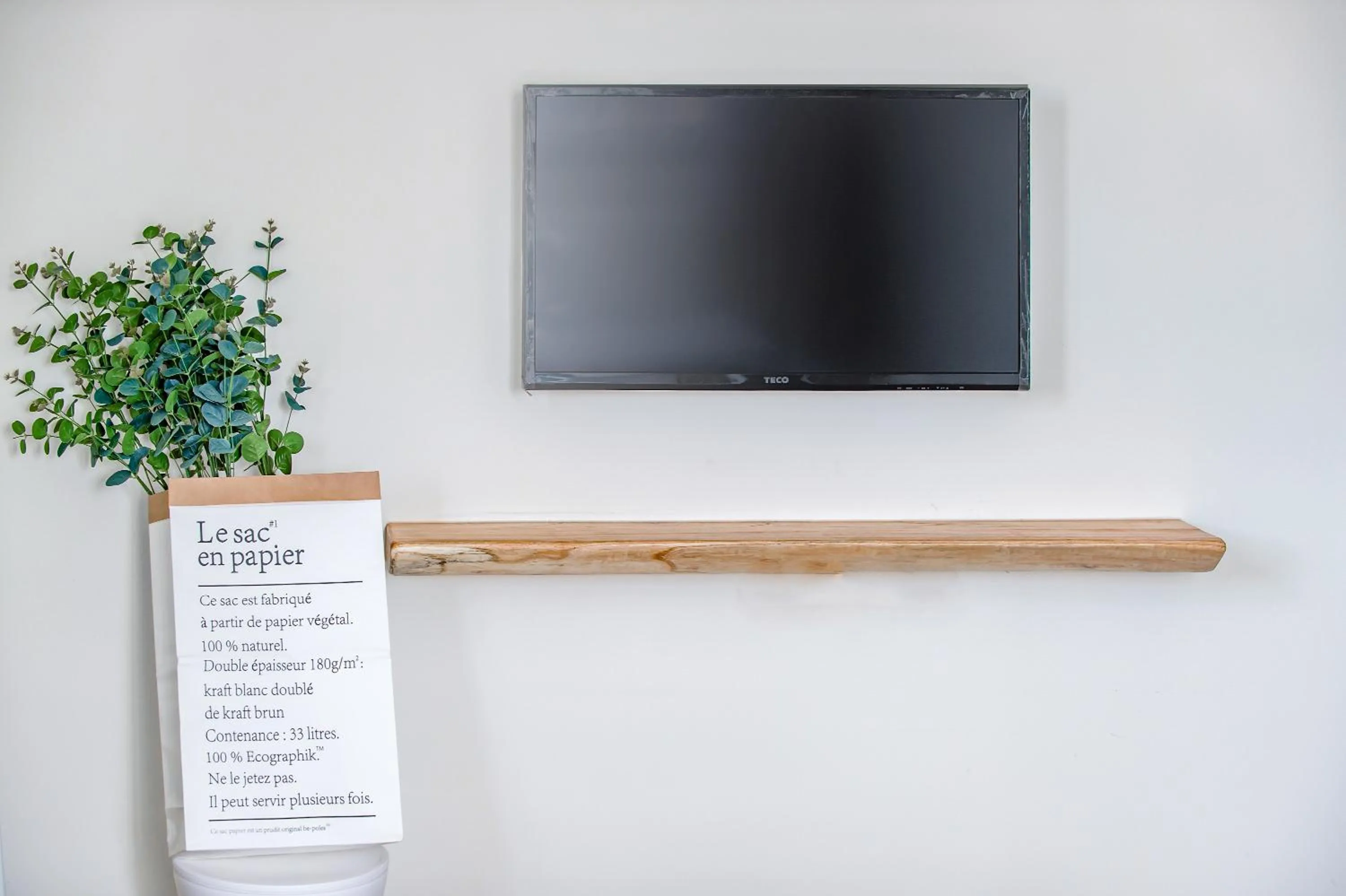 Photo of the whole room in Travel Road WuWu