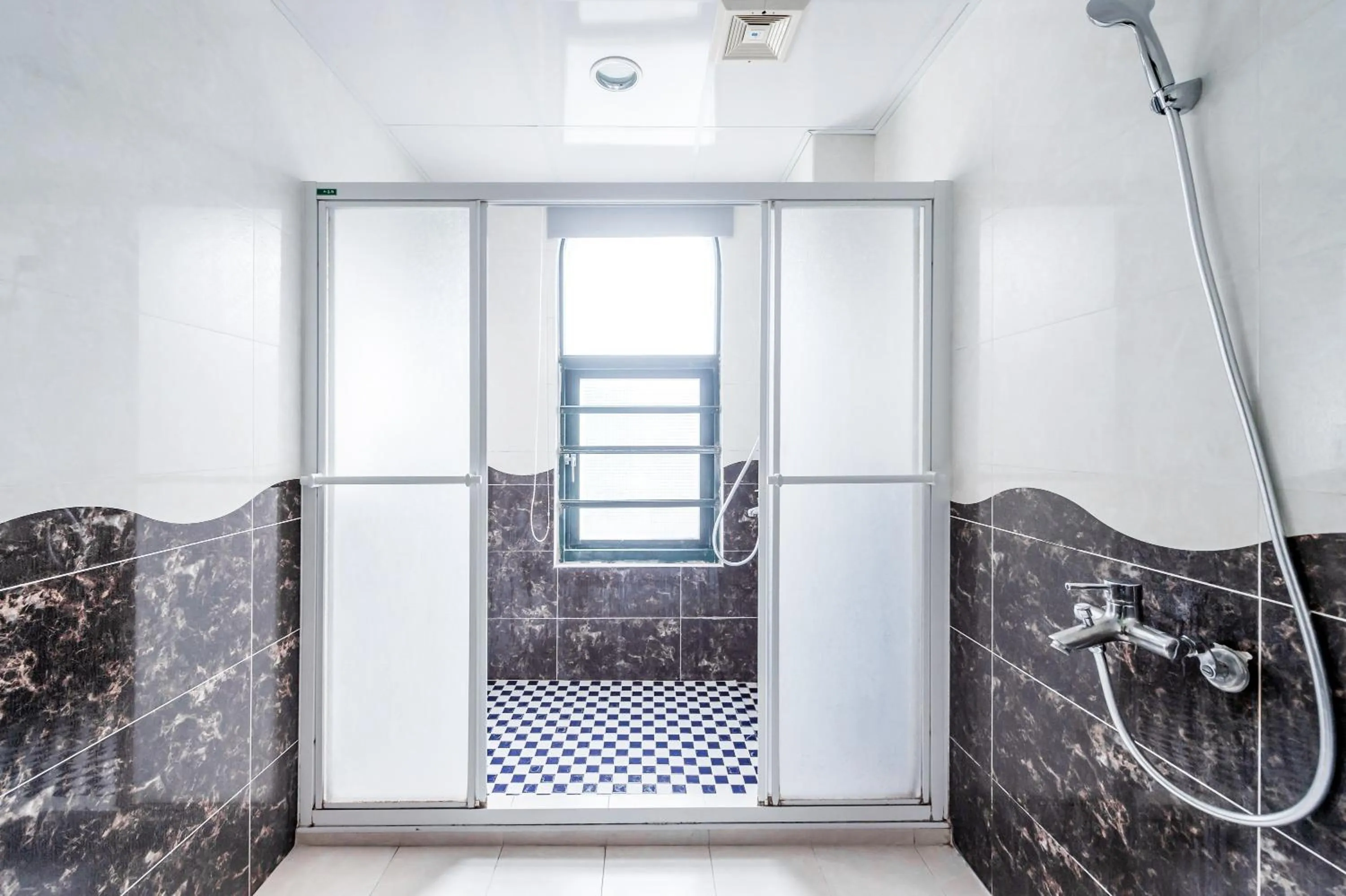 Bathroom in Travel Road WuWu