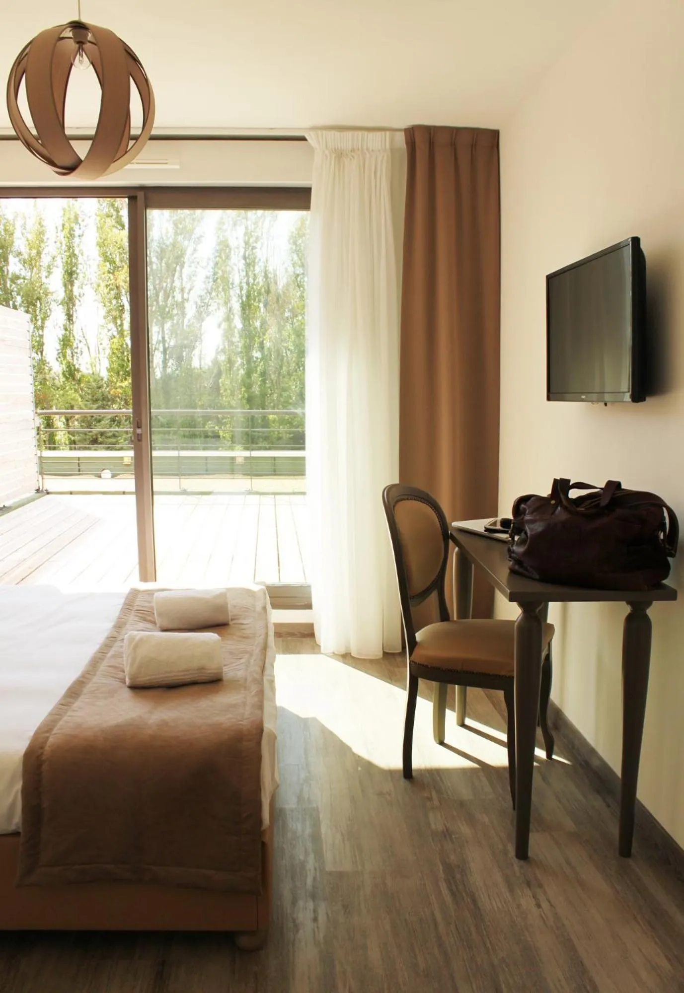 Balcony/Terrace, Bed in Adonis Aix en Provence