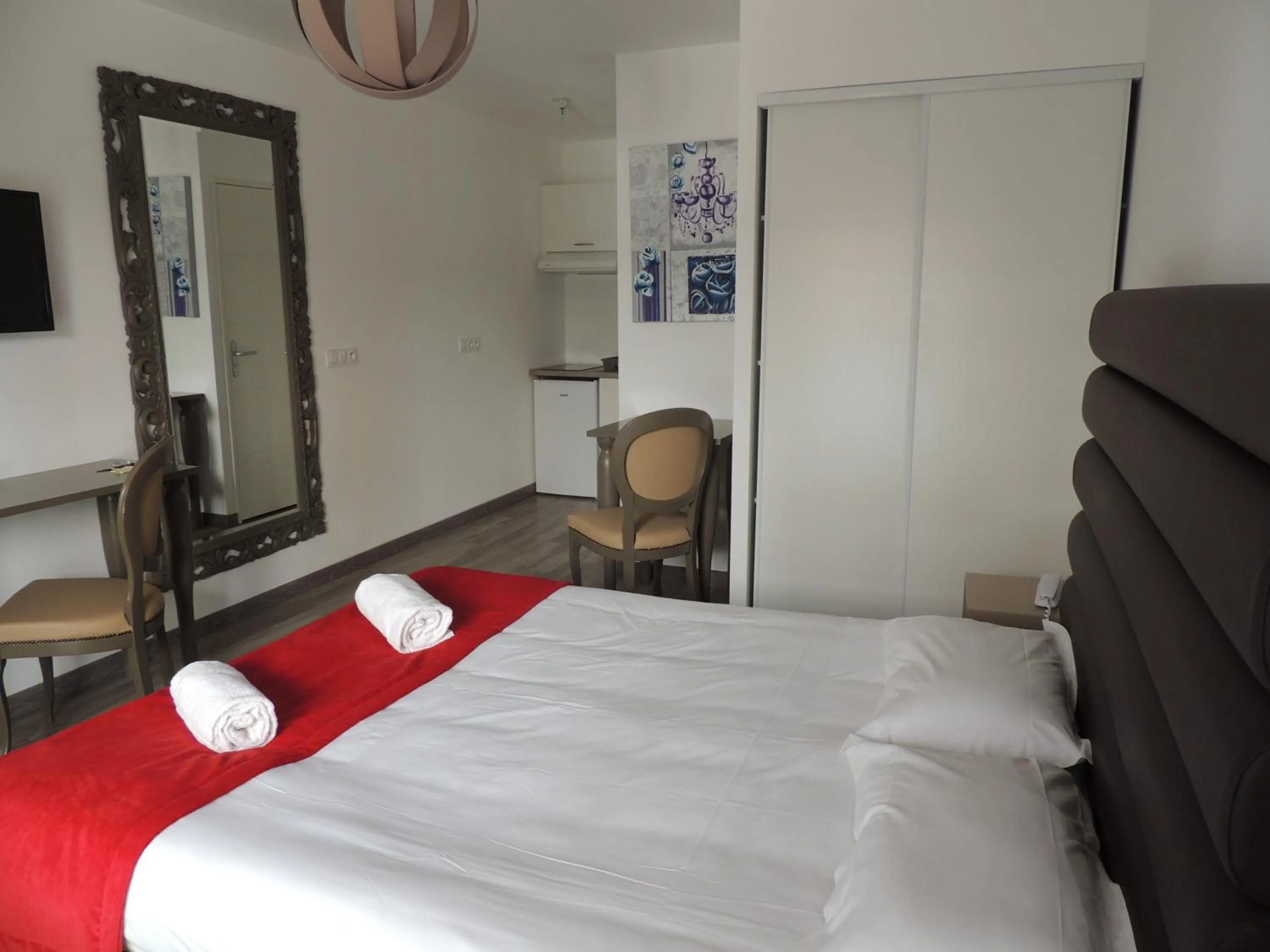 Bedroom, Bed in Adonis Aix en Provence