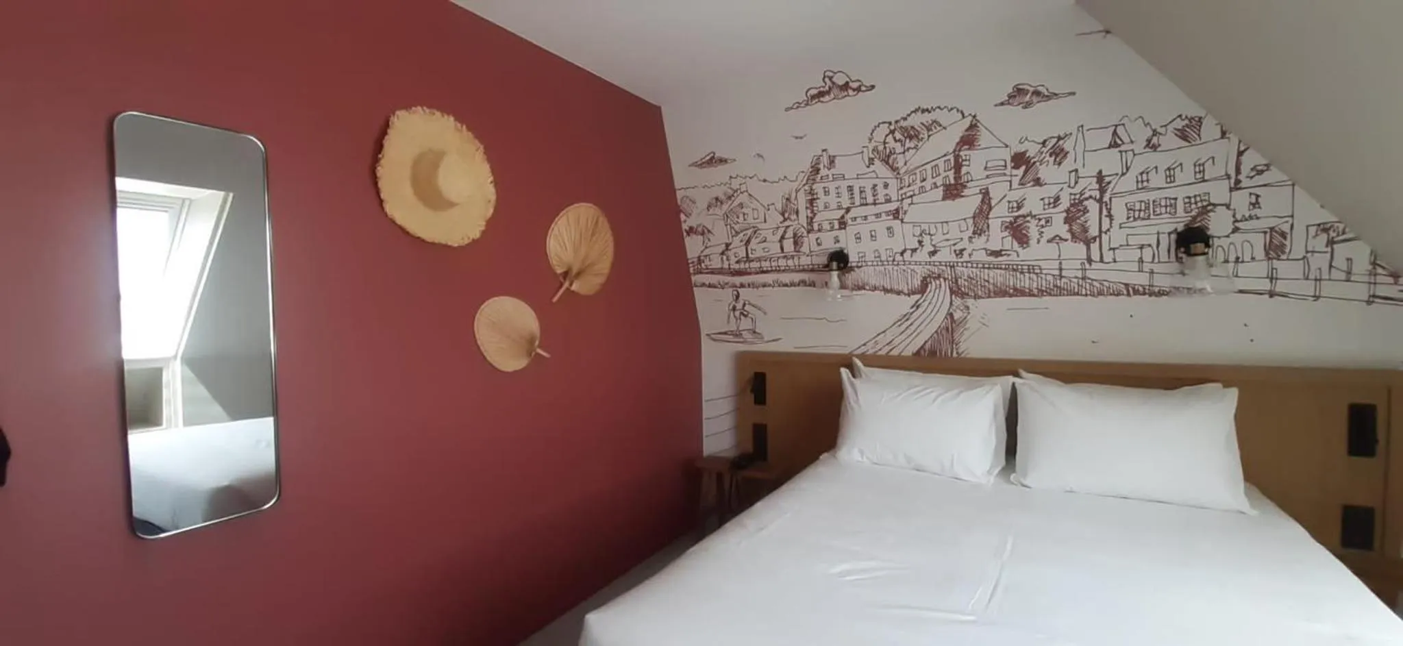 Bed in L'Escale Marine, The Originals Relais