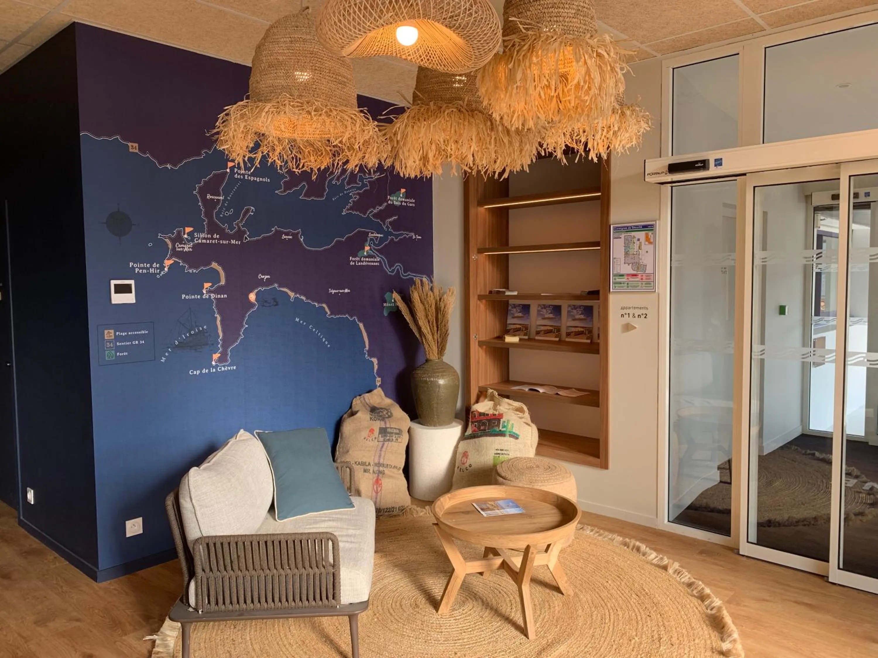 Lobby or reception in L'Escale Marine, The Originals Relais