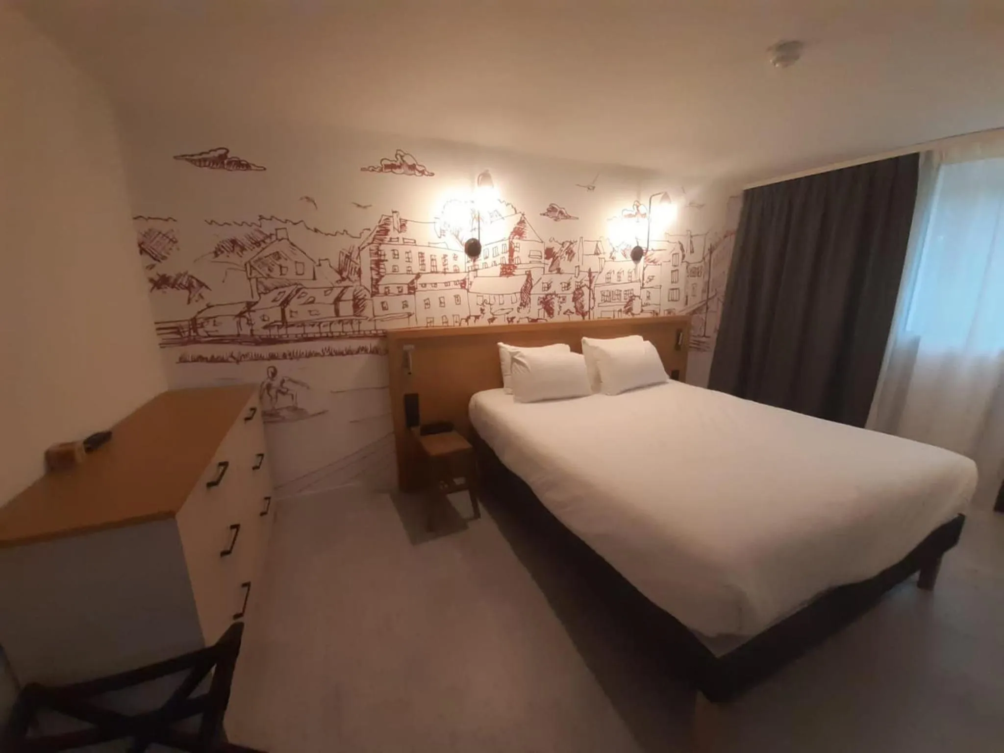 Bedroom, Bed in L'Escale Marine, The Originals Relais