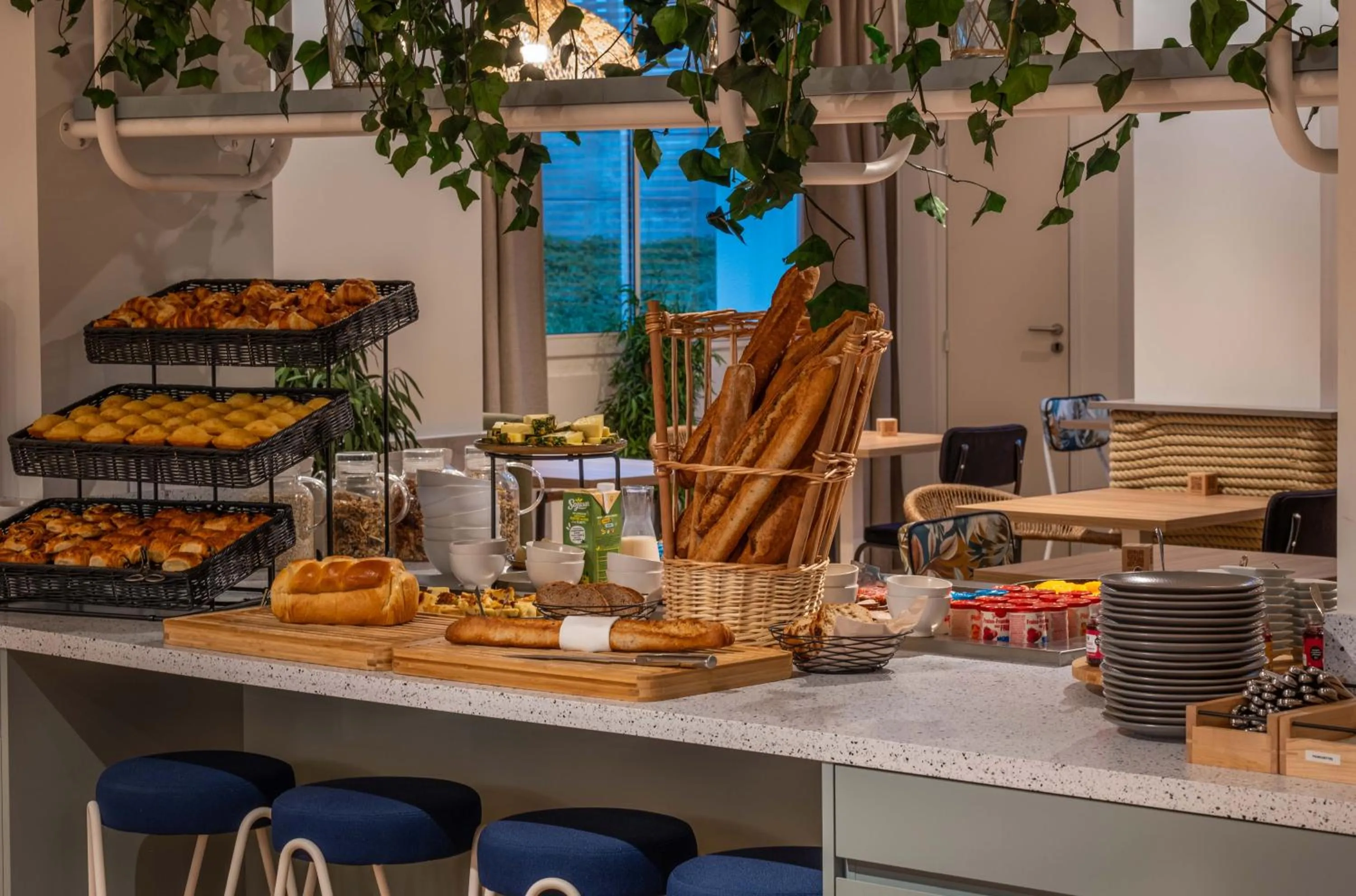 Buffet breakfast in L'Escale Marine, The Originals Relais