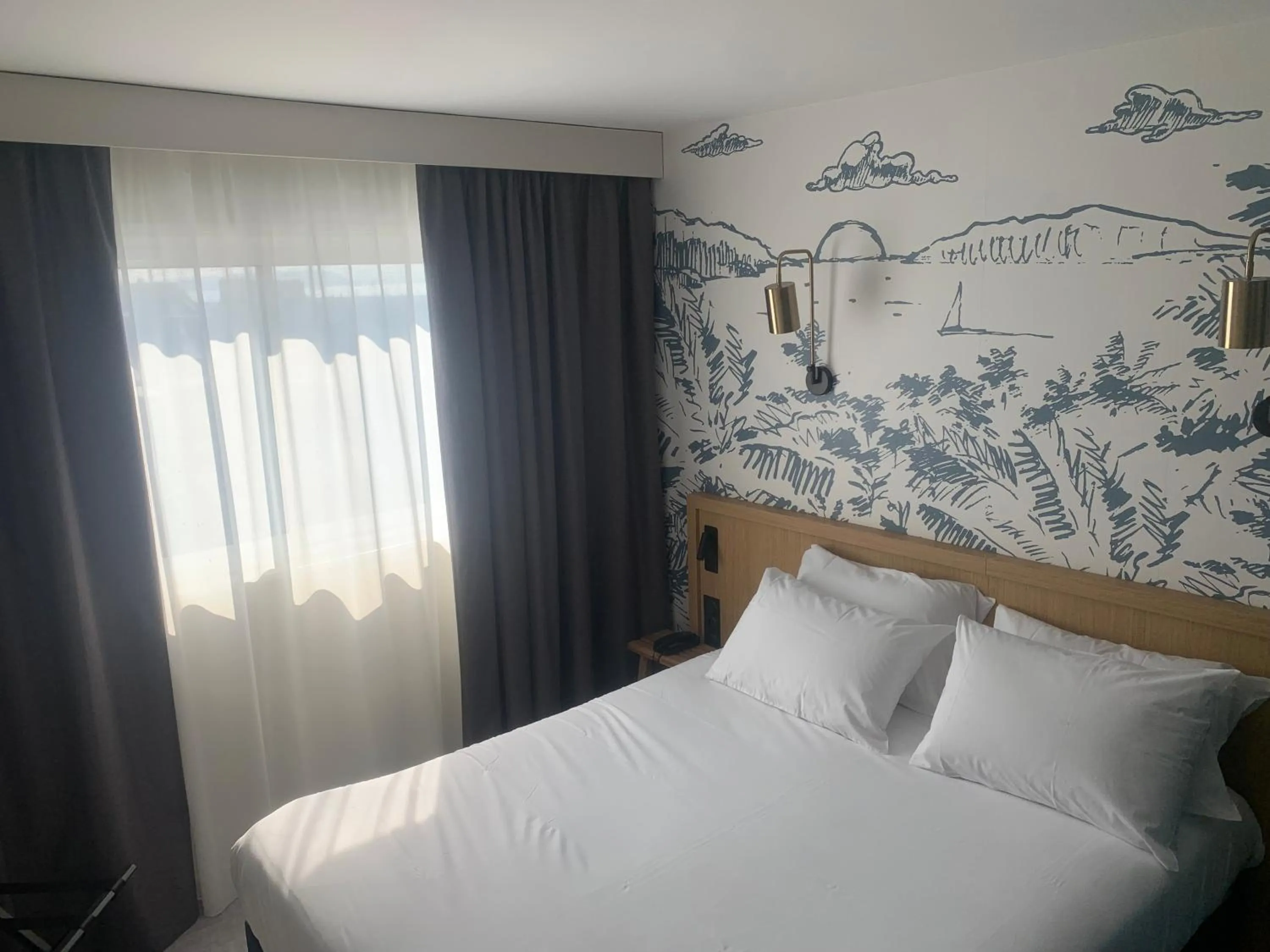 Bedroom, Bed in L'Escale Marine, The Originals Relais