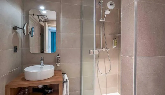 Bathroom in L'Escale Marine, The Originals Relais