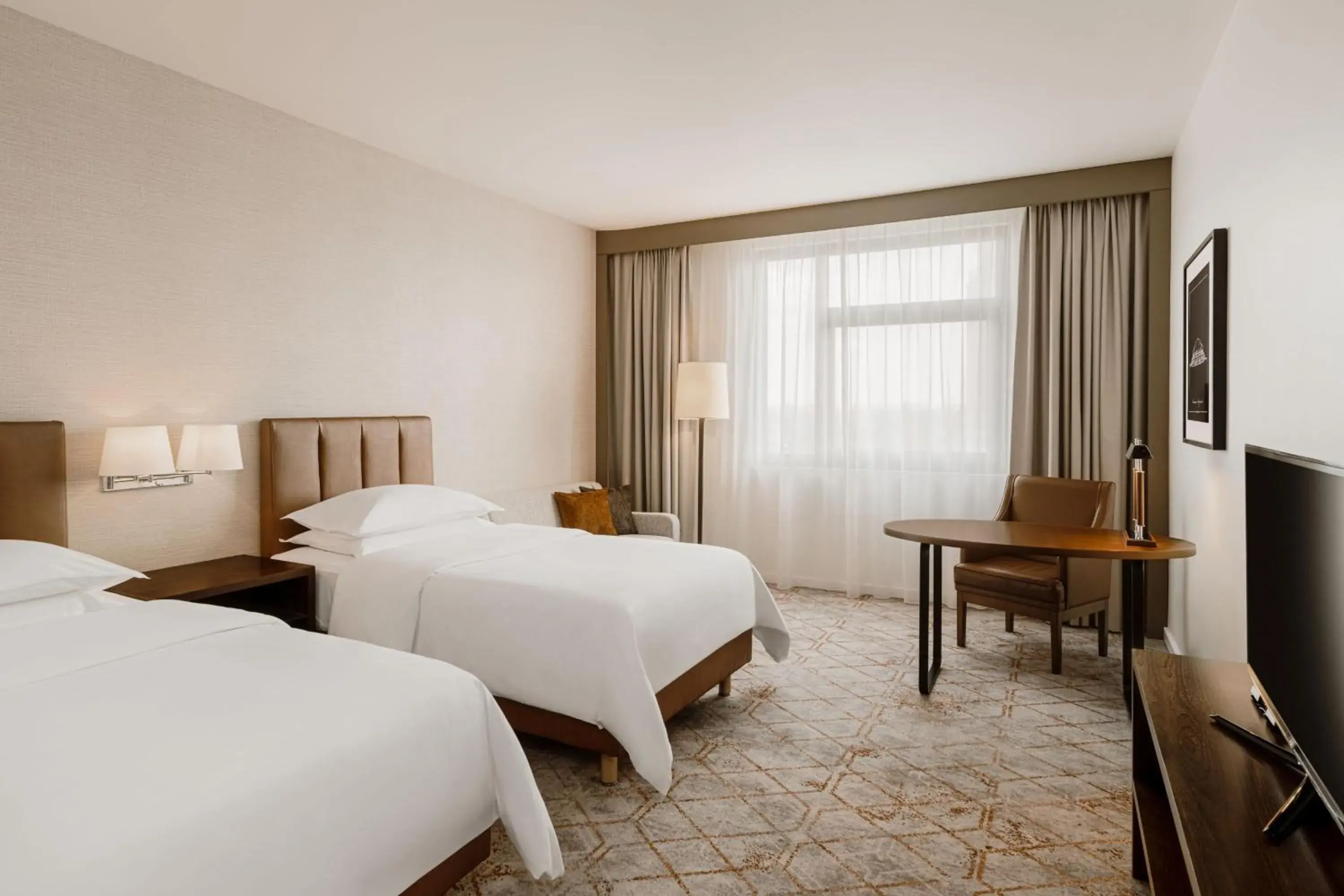 Deluxe, Larger Guest room, 2 Twin/Single Bed(s) in Sheraton Poznan Hotel Deluxe, Larger Guest room, 2 Twin/Single Bed(s) in Sheraton Poznan Hotel