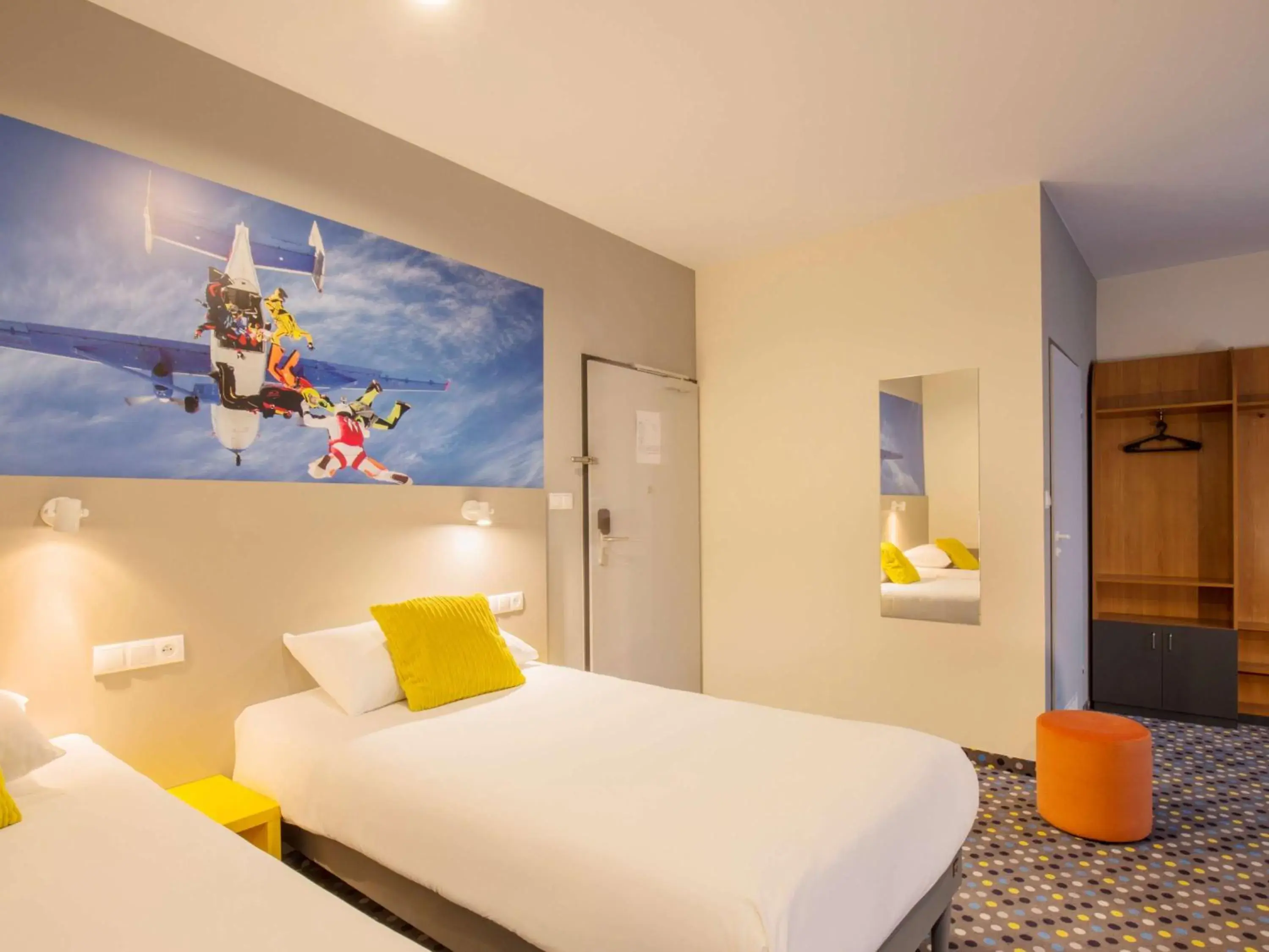 Standard Twin Room with Sofa Bed in ibis Styles Warszawa West Standard Twin Room with Sofa Bed in ibis Styles Warszawa West