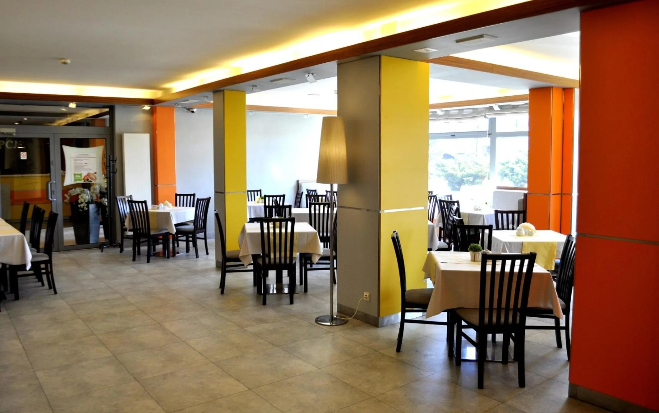 Restaurant/places to eat in ibis Styles Warszawa West