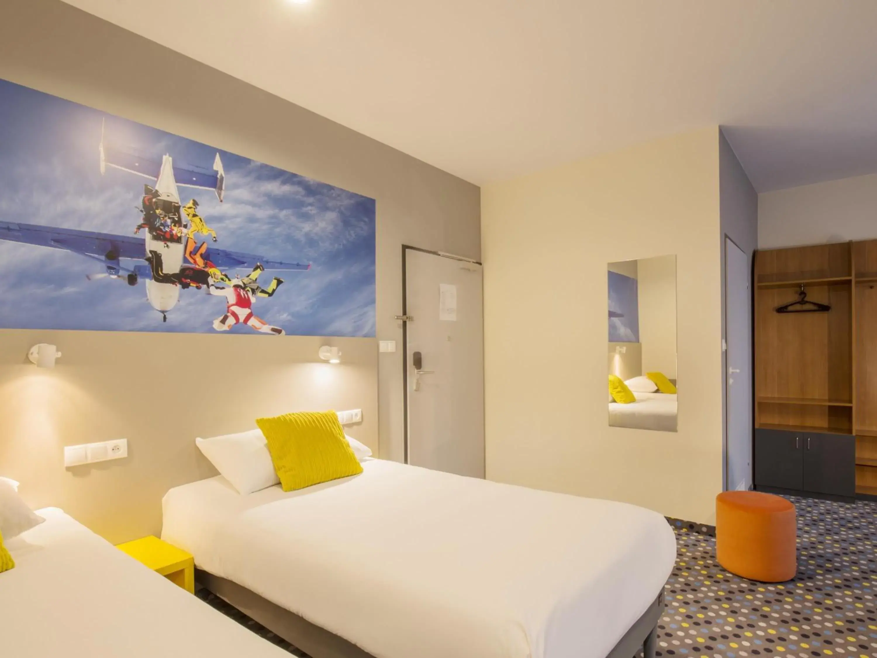 Standard Twin Room with Sofa Bed in ibis Styles Warszawa West Standard Twin Room with Sofa Bed in ibis Styles Warszawa West