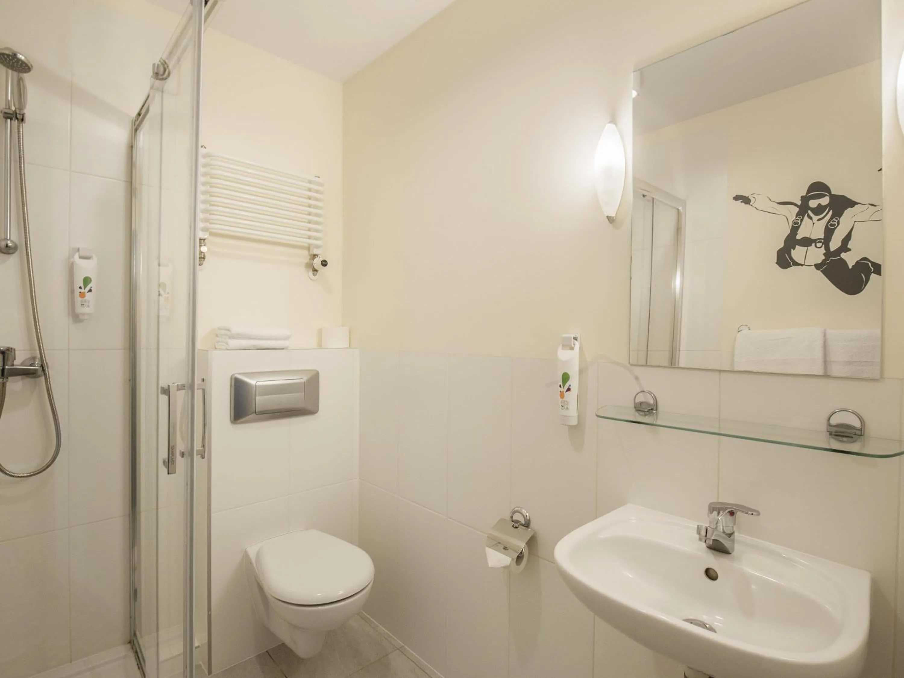 Bedroom in ibis Styles Warszawa West