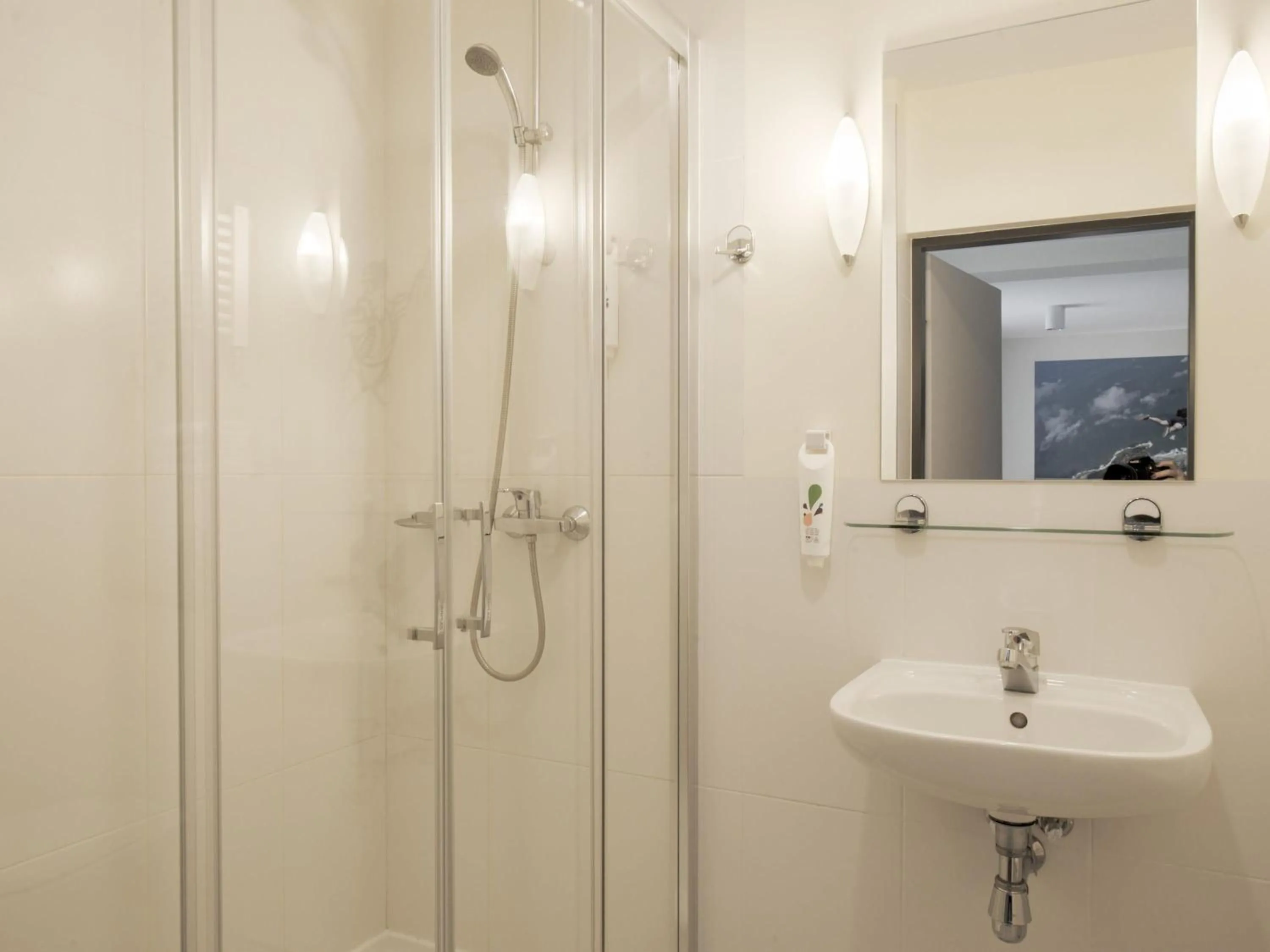 Bedroom in ibis Styles Warszawa West