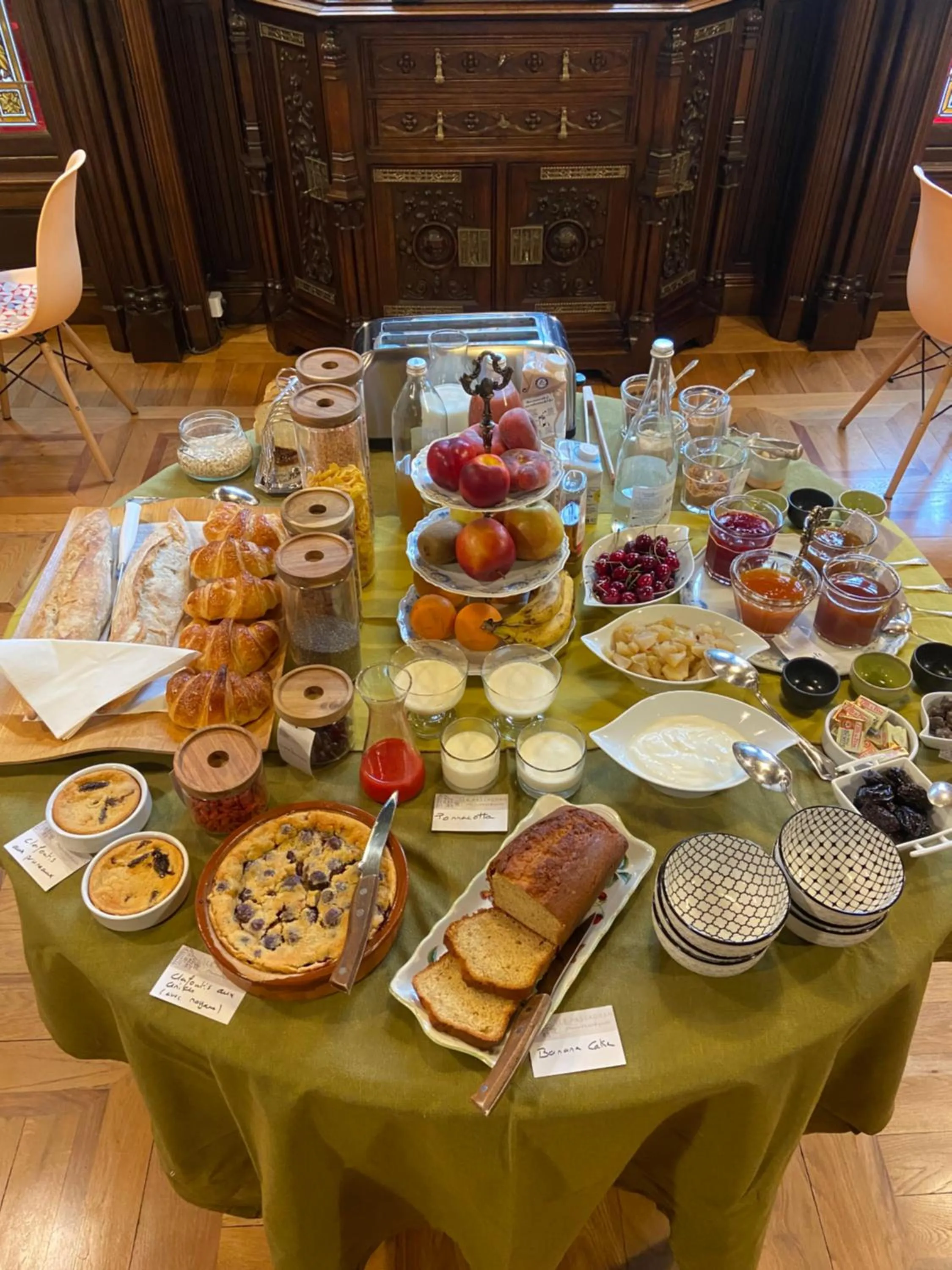 Buffet breakfast in Le Passagran