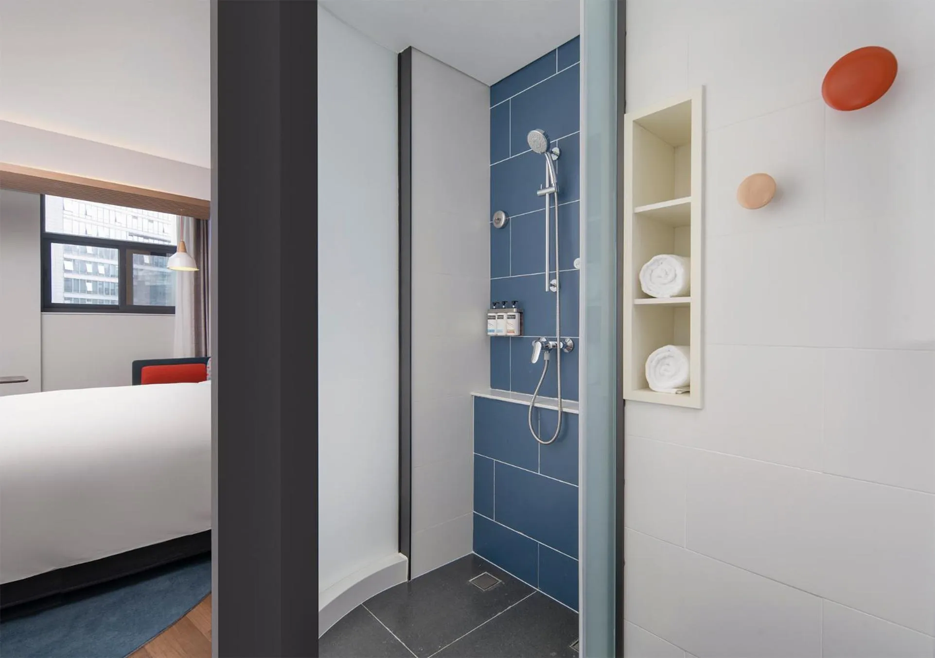 Shower, Bed in Holiday Inn Express Xi'an Qujiang Center by IHG