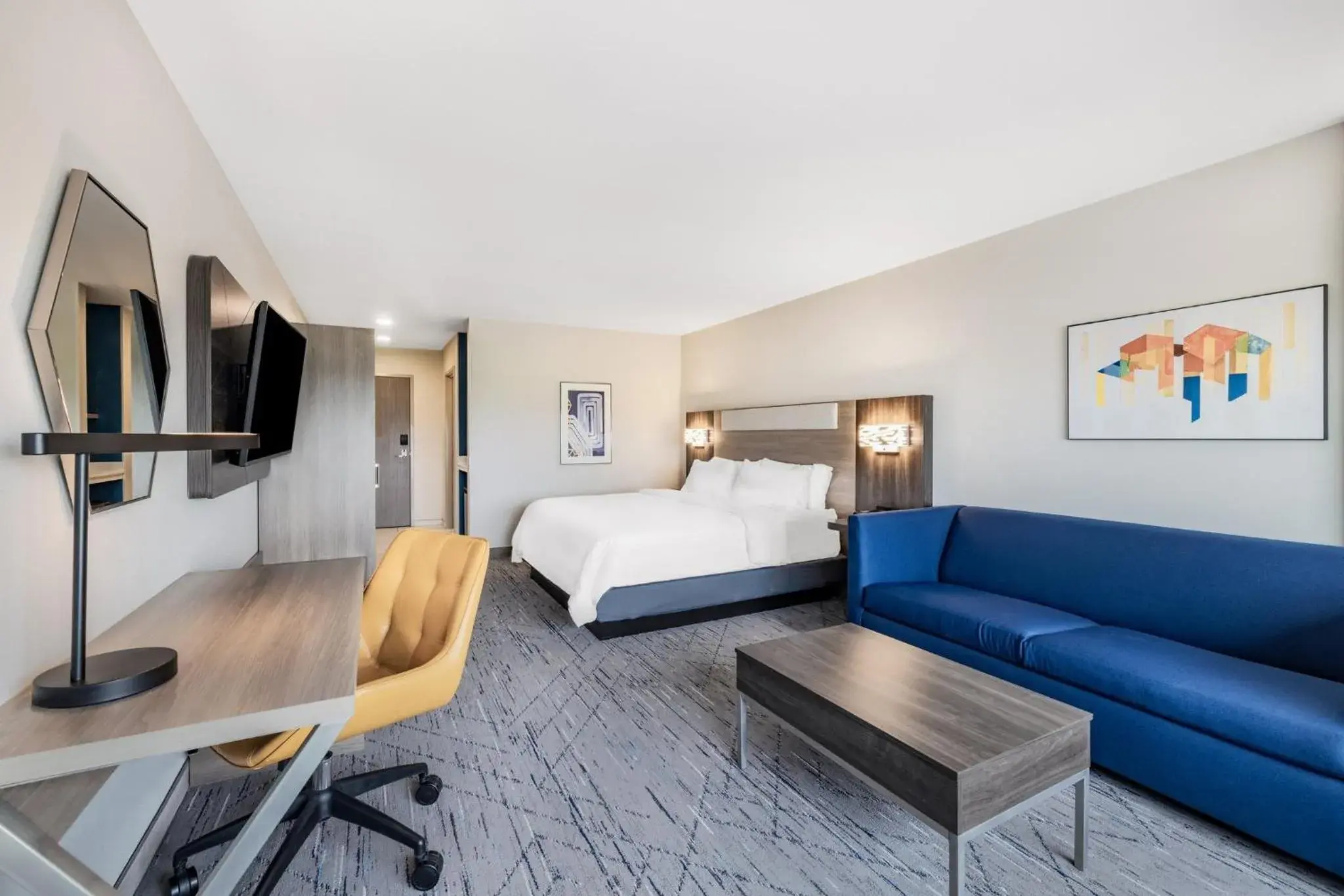 King Suite with Roll-In Shower - Disability Access/Non-Smoking in Holiday Inn Express & Suites - Nephi by IHG King Suite with Roll-In Shower - Disability Access/Non-Smoking in Holiday Inn Express & Suites - Nephi by IHG