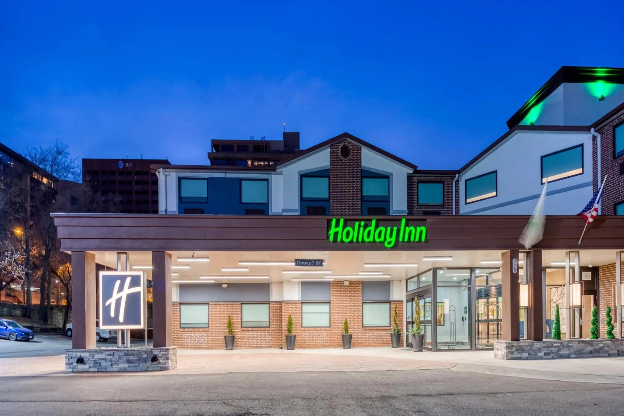 Property building in Holiday Inn Kansas City - Downtown by IHG