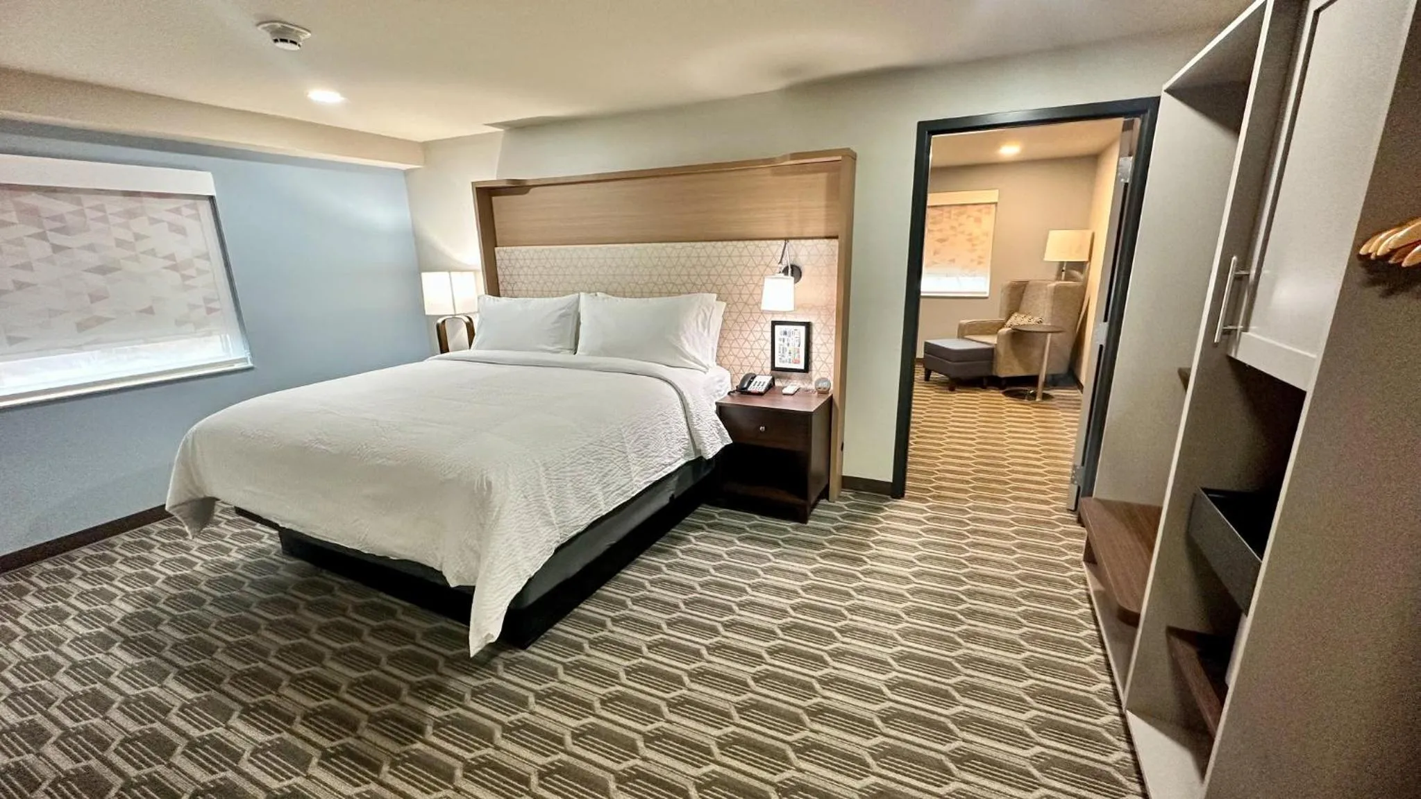 Bedroom, Bed in Holiday Inn Kansas City - Downtown by IHG