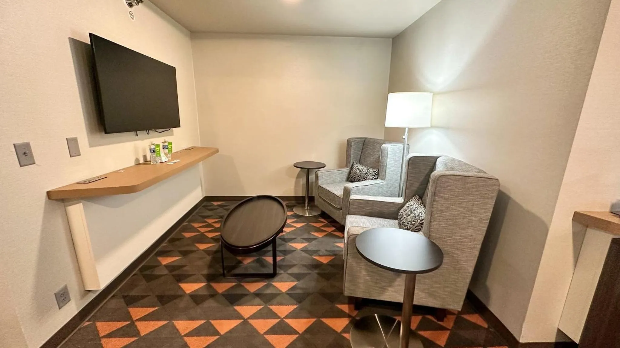 Bedroom in Holiday Inn Kansas City - Downtown by IHG