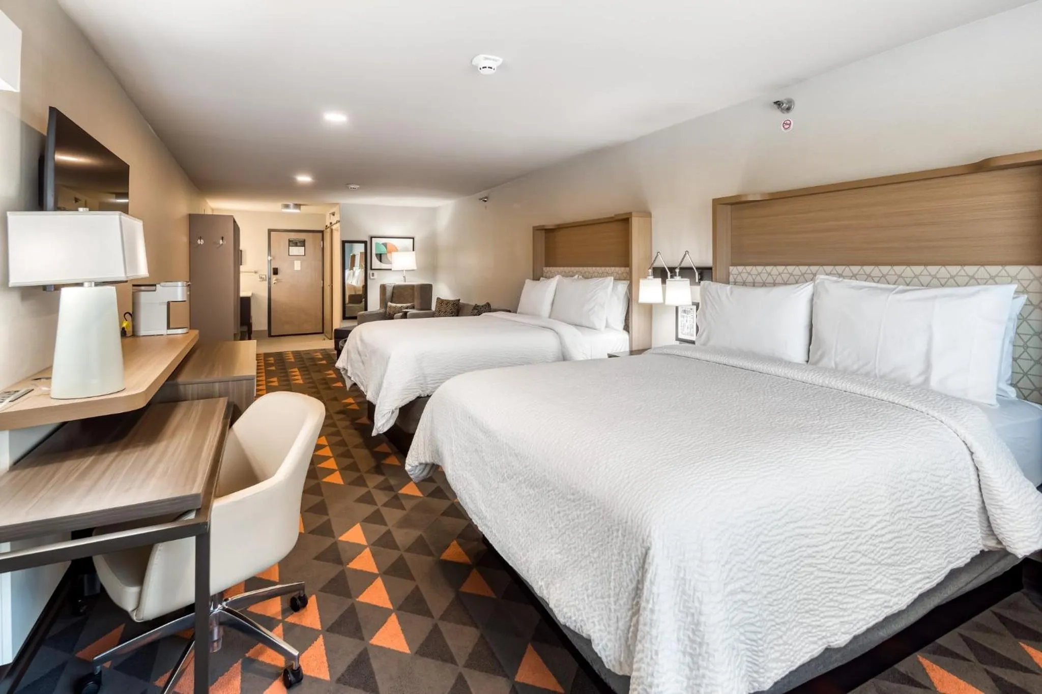 Photo of the whole room, Bed in Holiday Inn Kansas City - Downtown by IHG