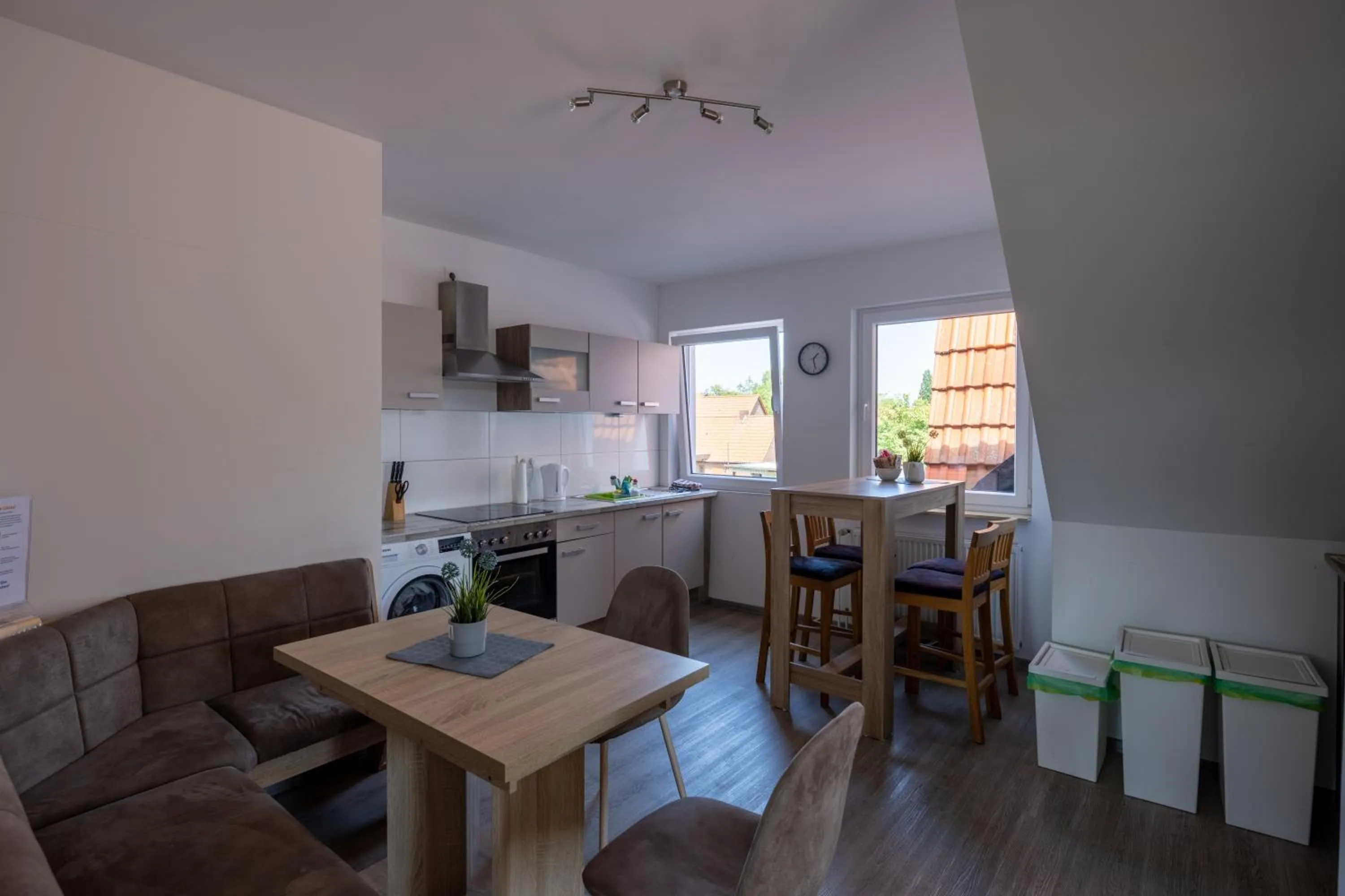 Kitchen or kitchenette in Gästehaus Olympia Wilhelmshaven - Moderne Einzelzimmer mit eigenem Bad für Monteure