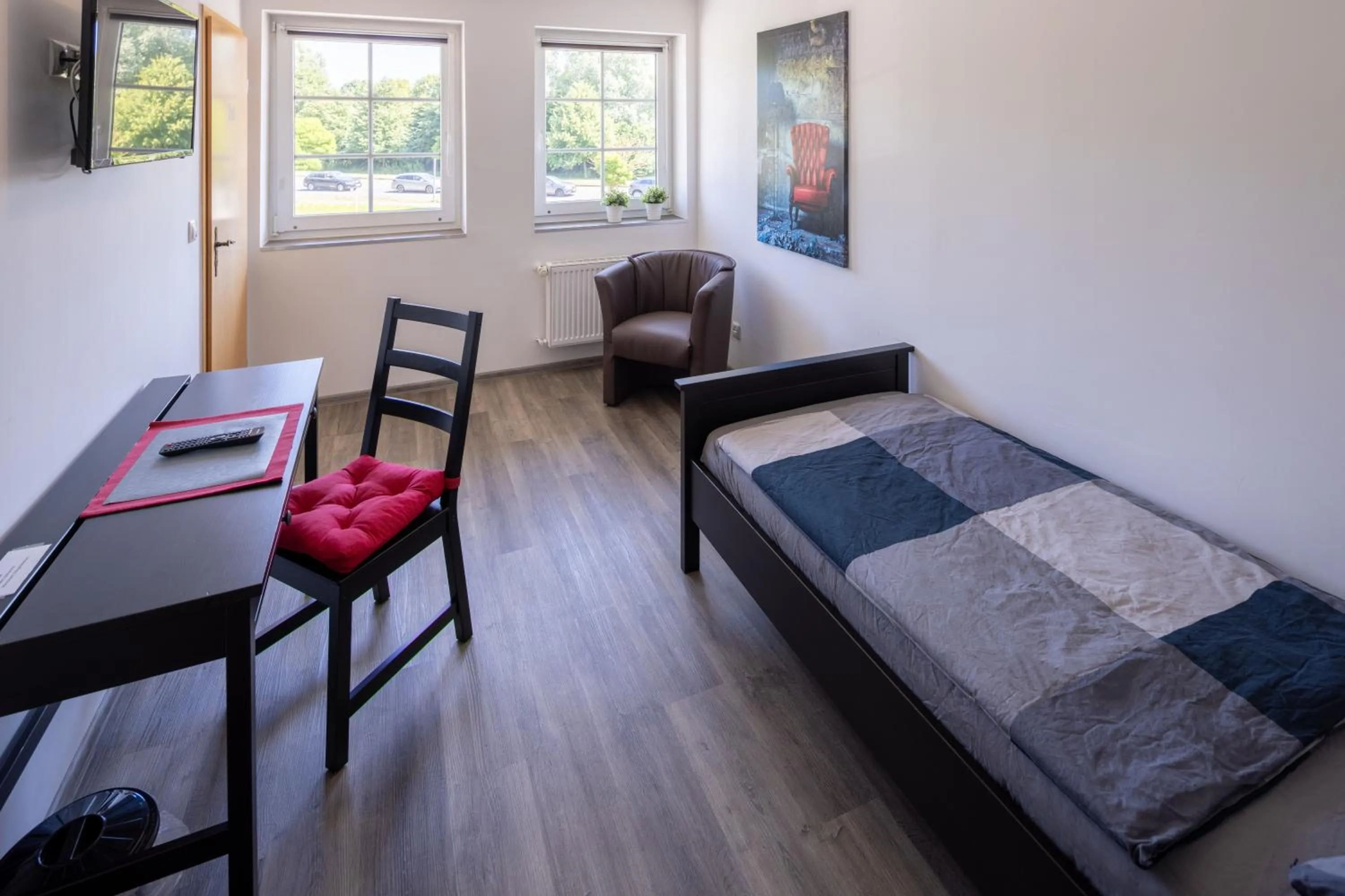 Bed in Gästehaus Olympia Wilhelmshaven - Moderne Einzelzimmer mit eigenem Bad für Monteure