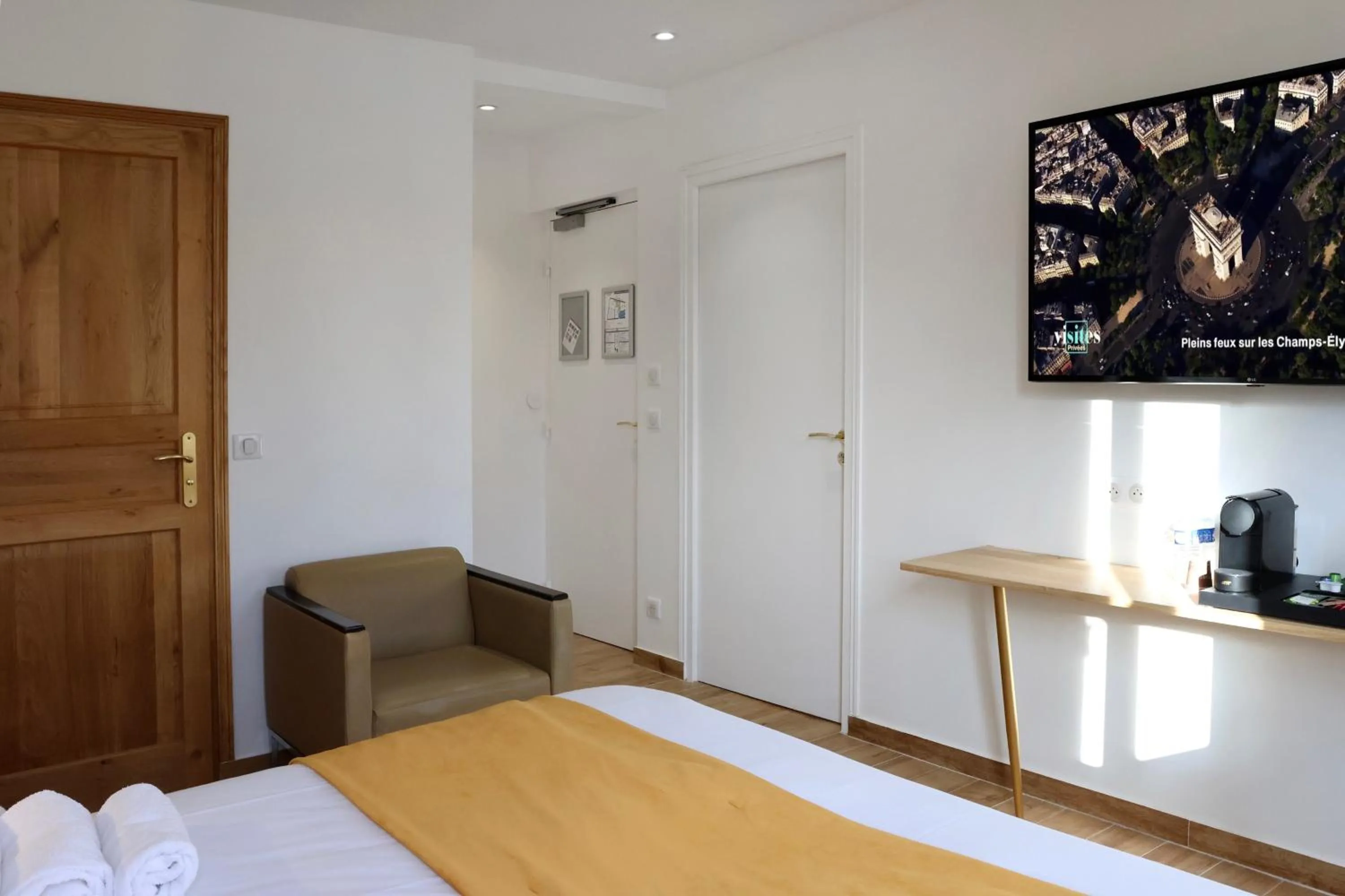 TV and multimedia, Bed in Les Rebelles