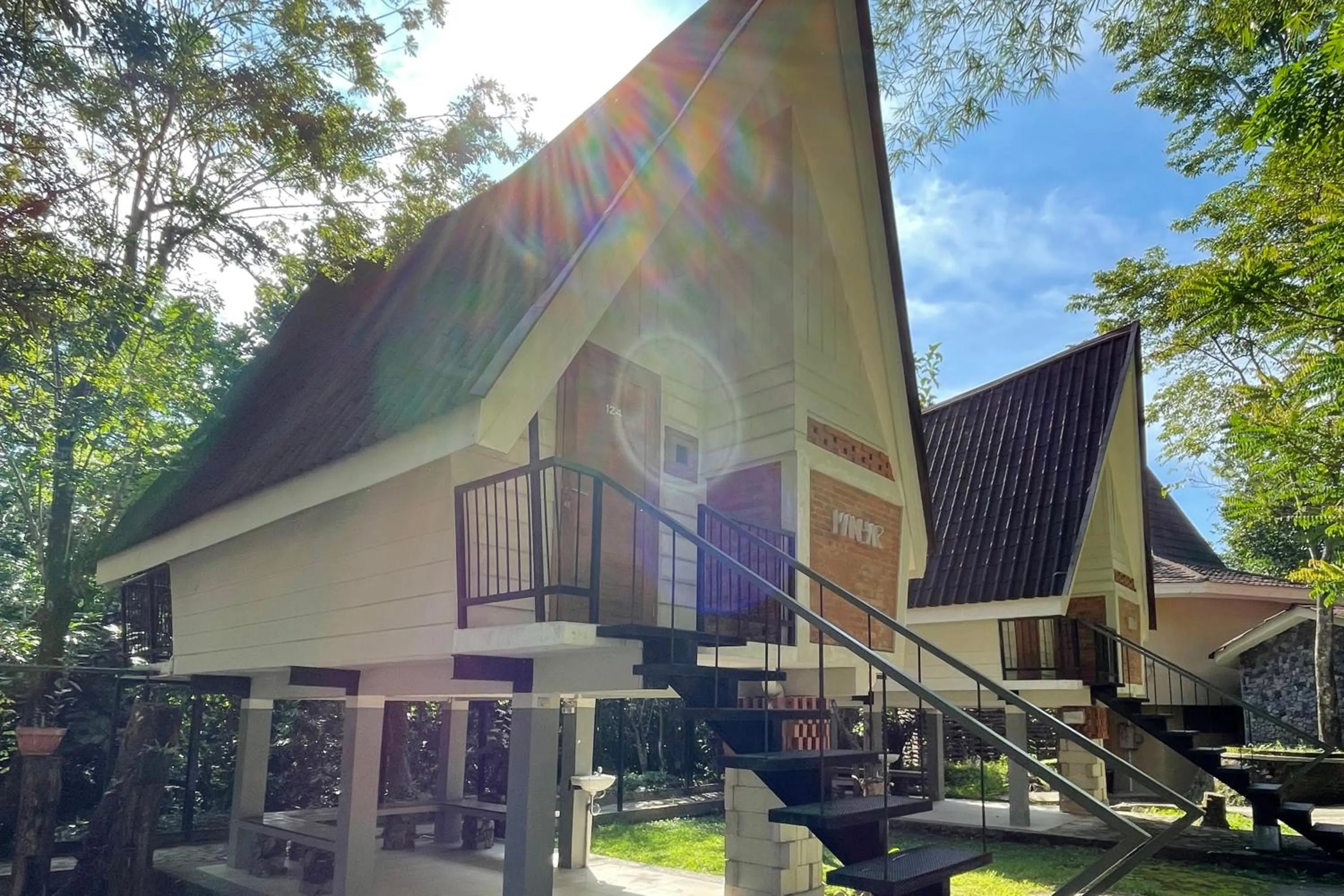 Facade/entrance in Urbanview Resort Kampoeng Media Yogyakarta by RedDoorz