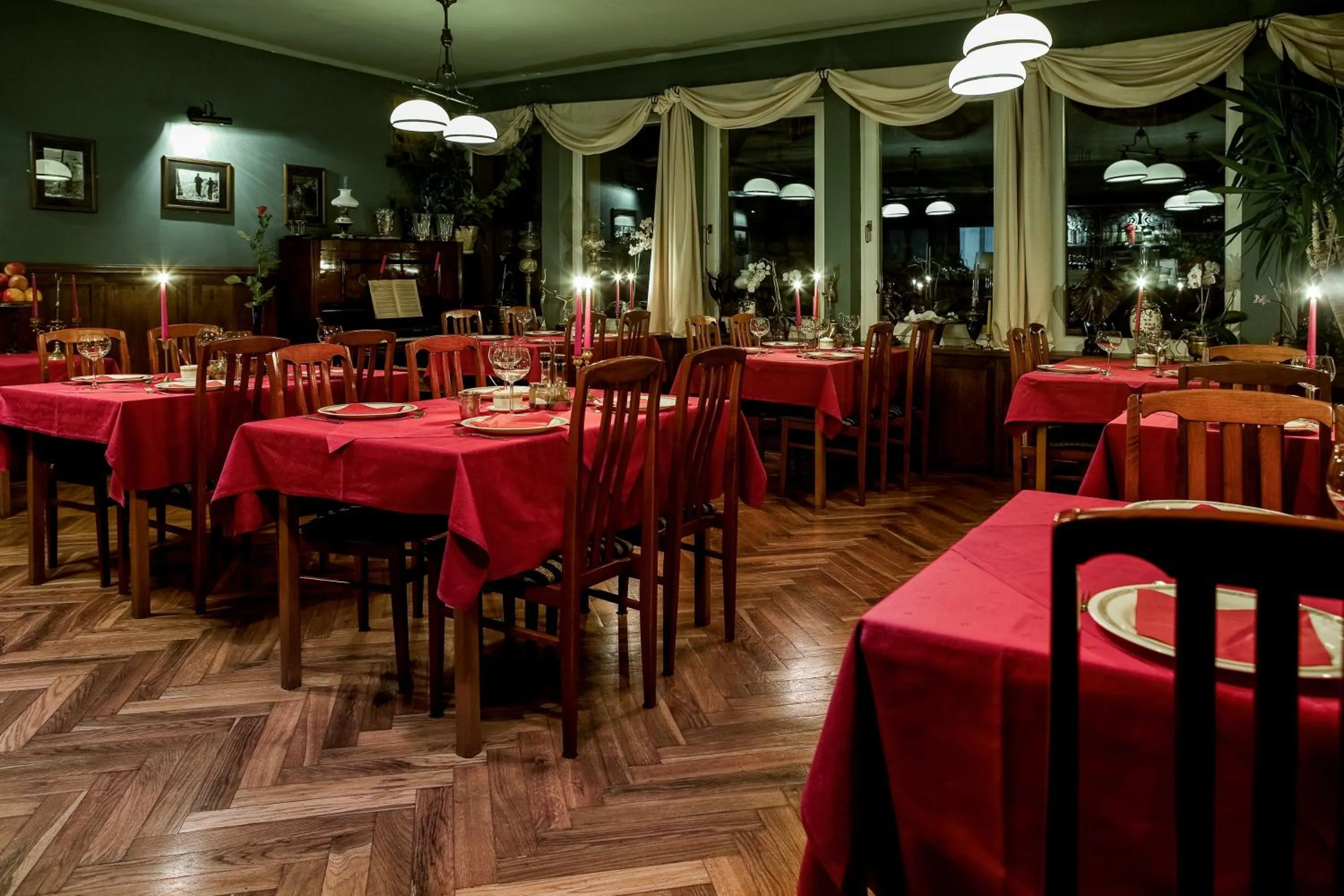 Restaurant/places to eat in Szarotka