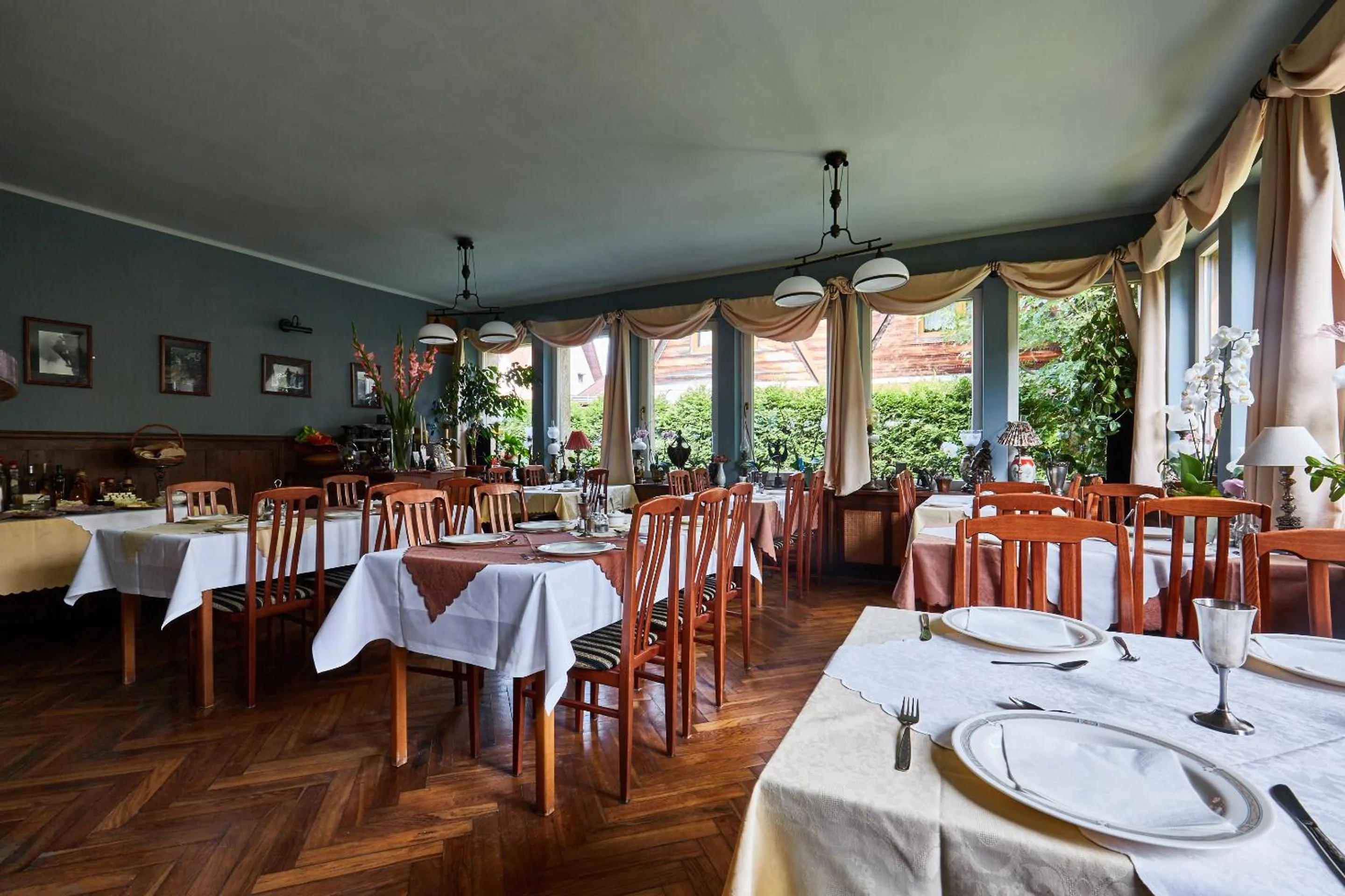 Restaurant/places to eat in Szarotka