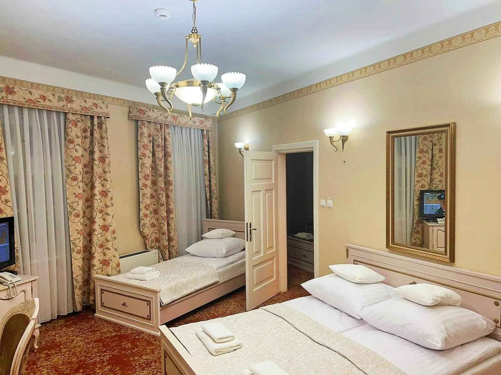 Photo of the whole room in Great Polonia Kraków Old Town